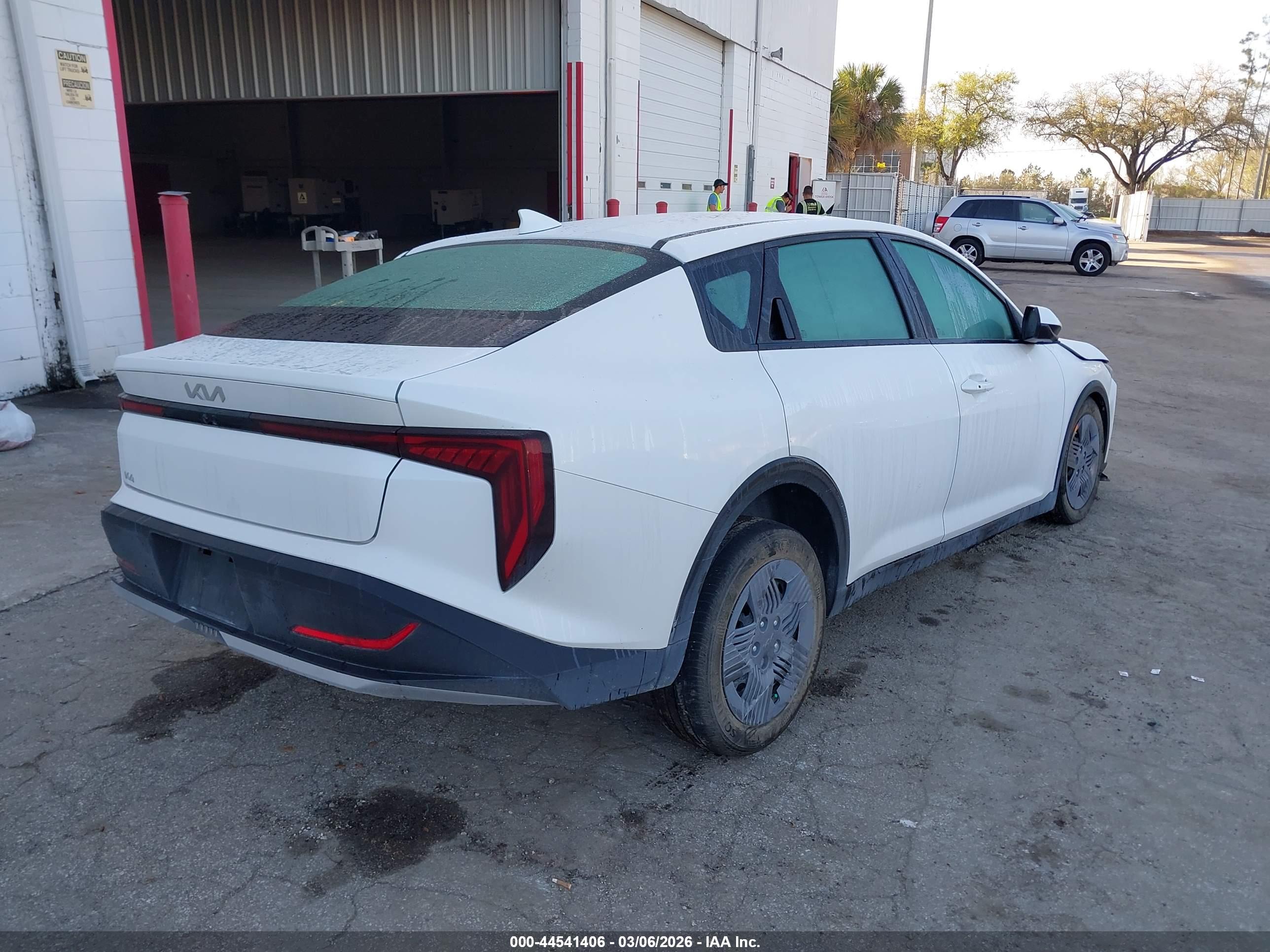KIA K4 image 4