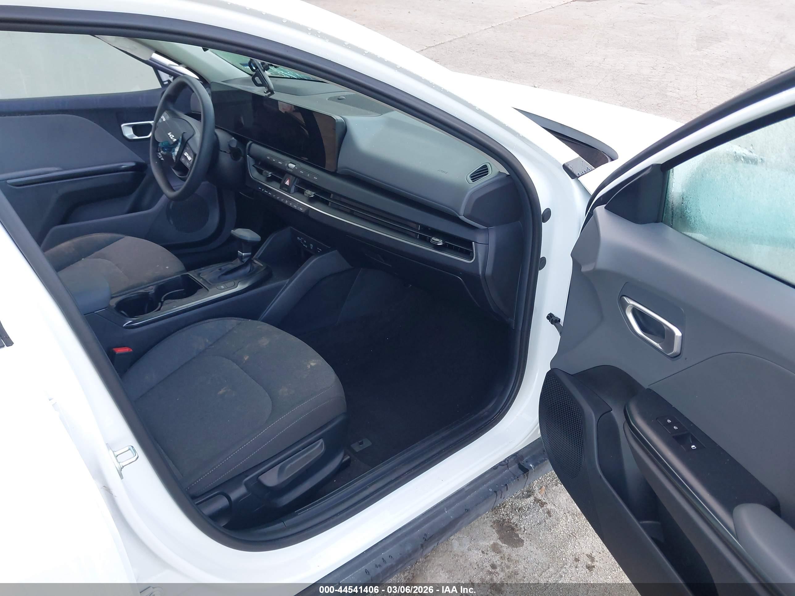 KIA K4 image 5
