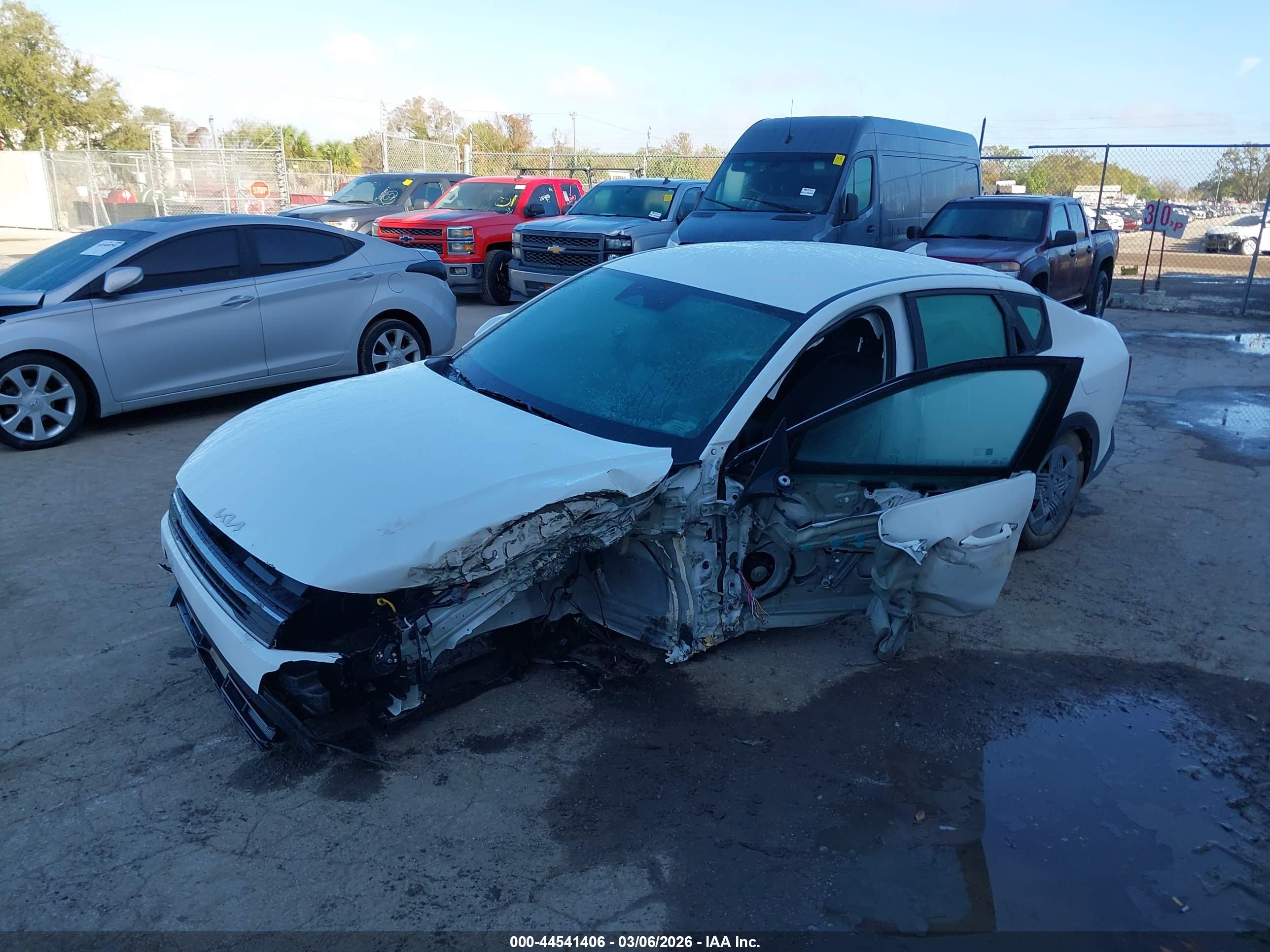 KIA K4 image 6