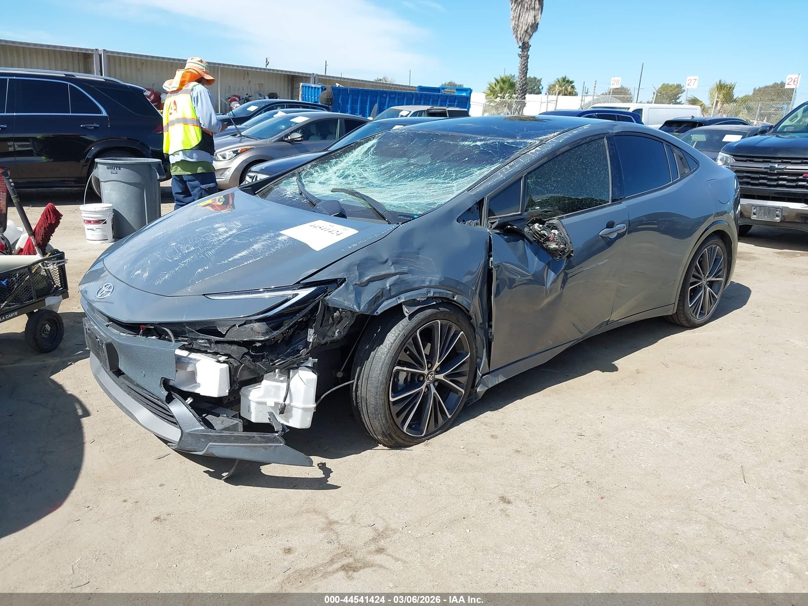 TOYOTA PRIUS image 2