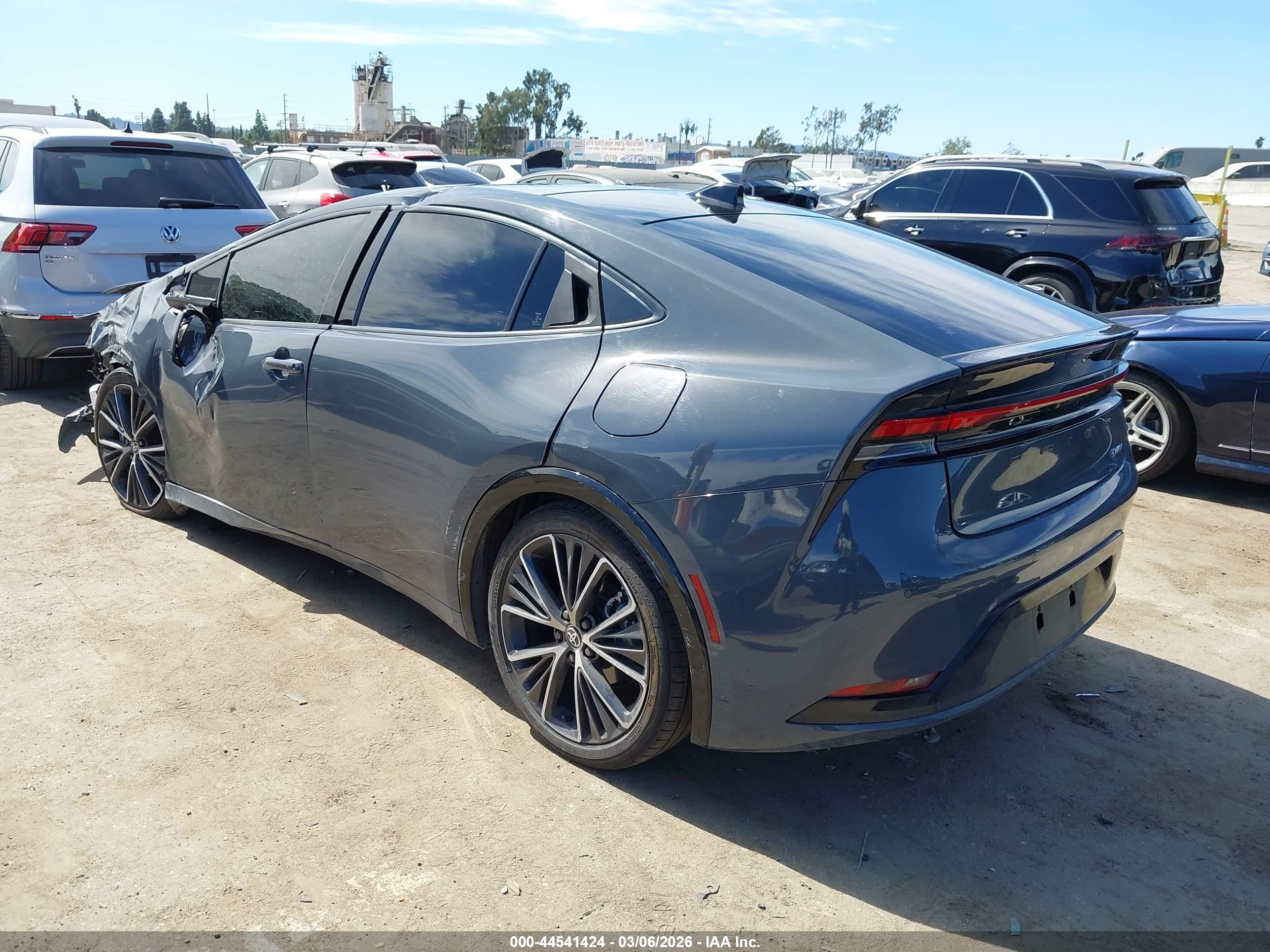 TOYOTA PRIUS image 3