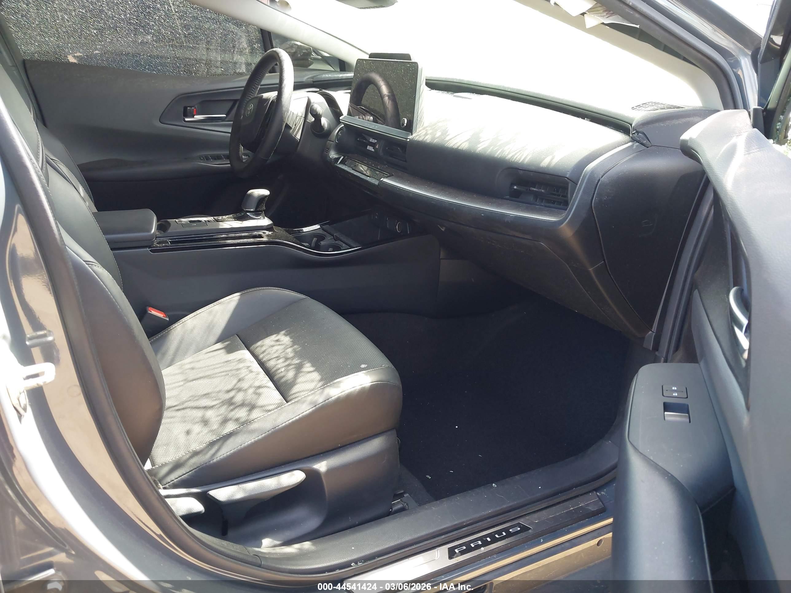 TOYOTA PRIUS image 5