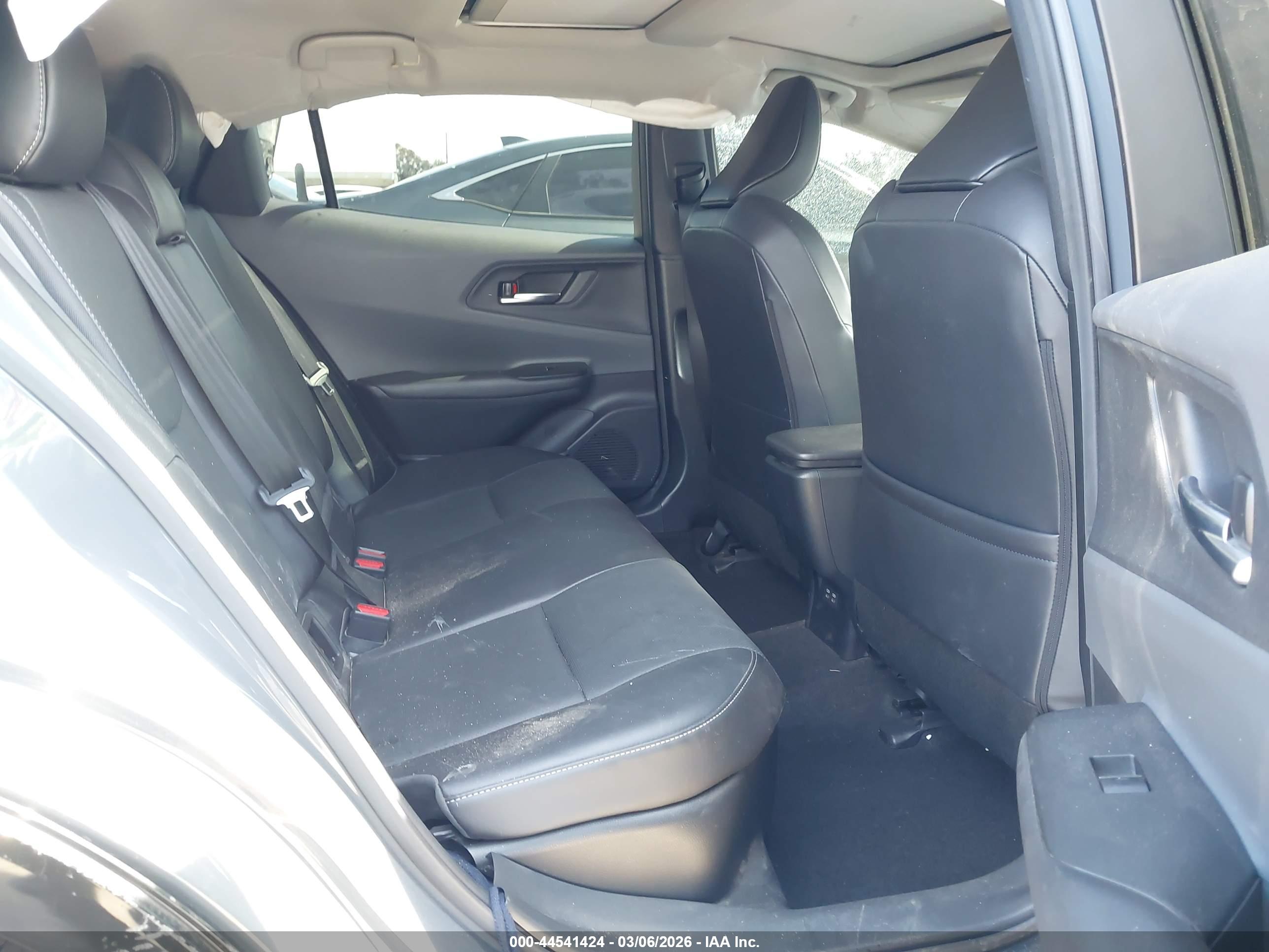 TOYOTA PRIUS image 8