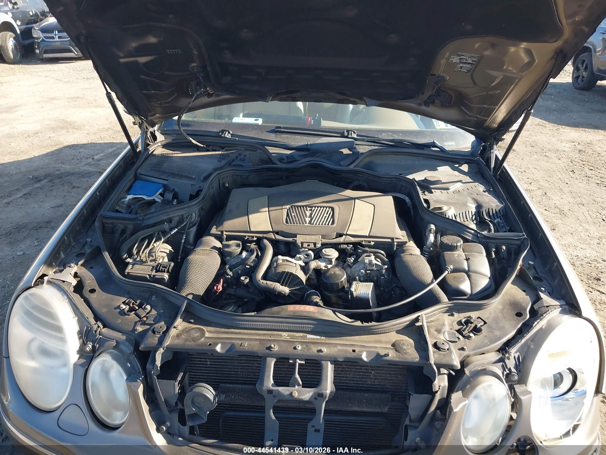 MERCEDES-BENZ E image 10