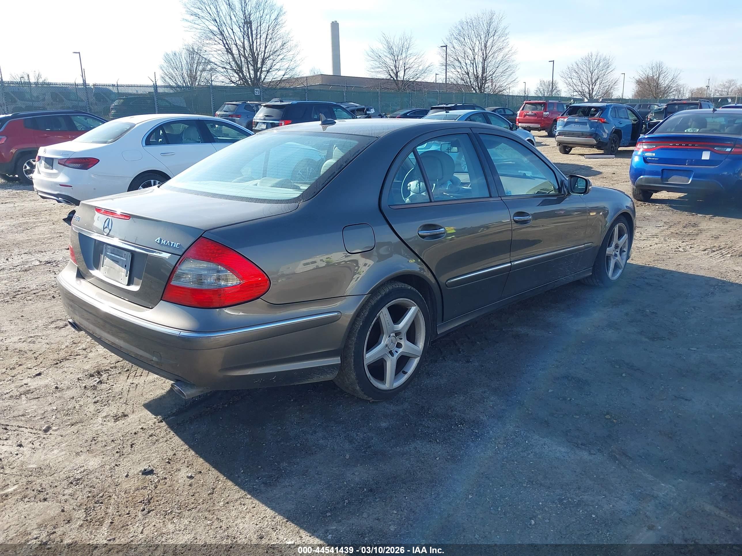 MERCEDES-BENZ E image 4