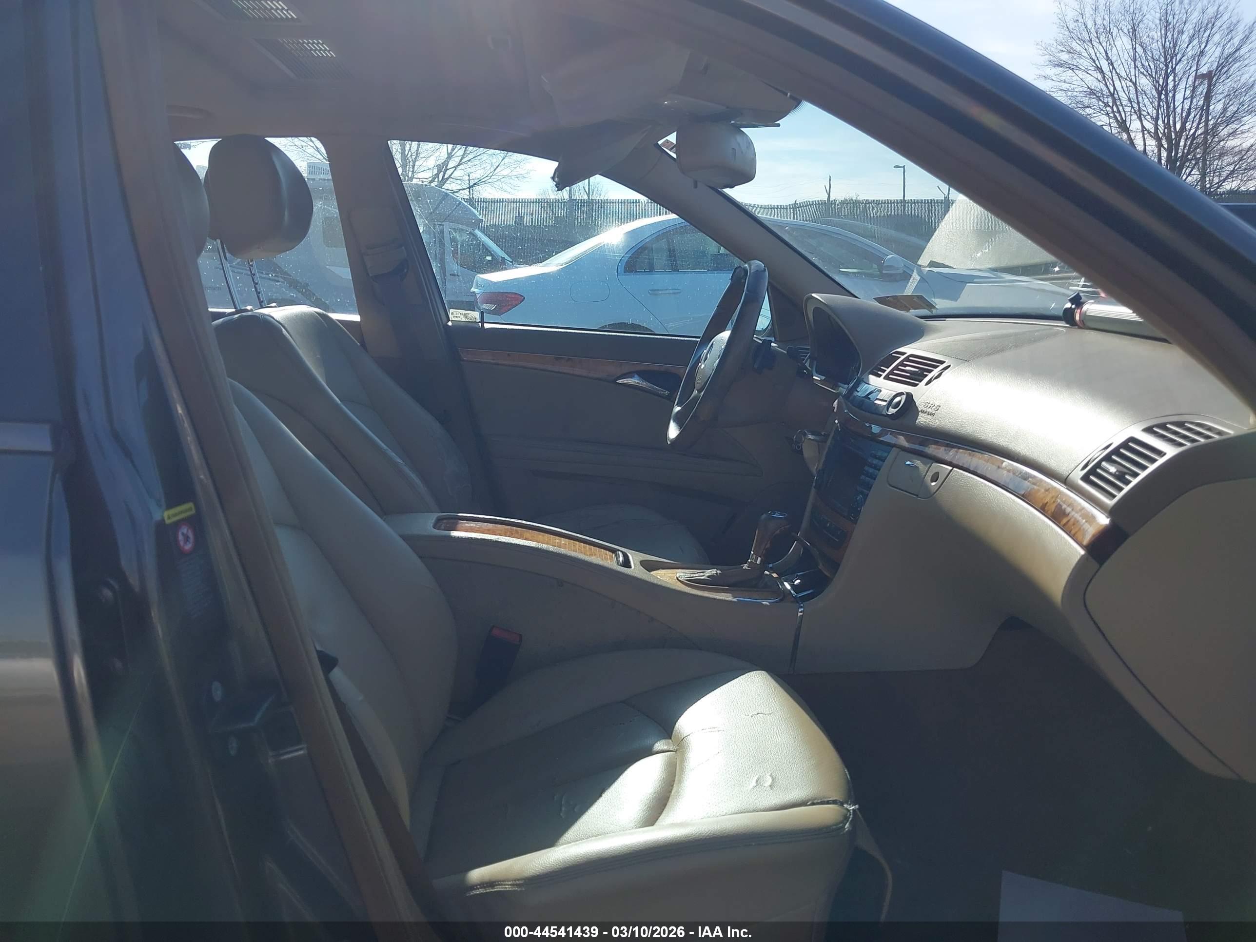 MERCEDES-BENZ E image 5