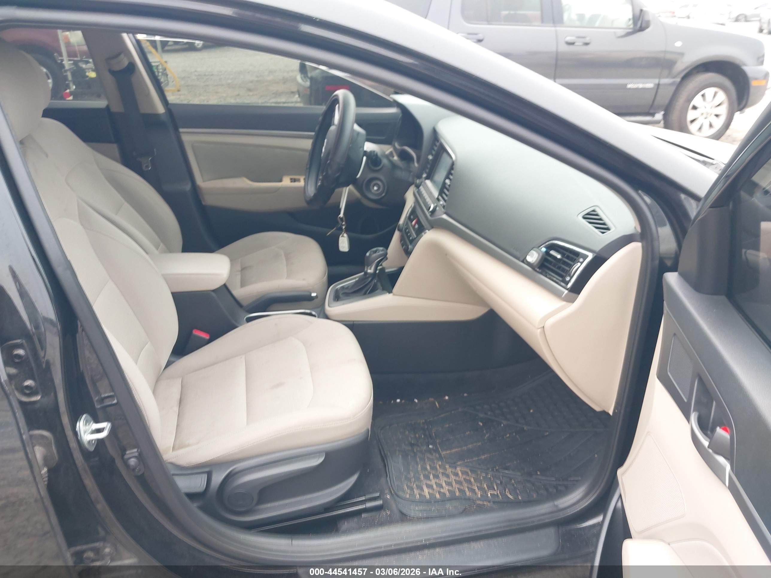 HYUNDAI ELANTRA image 5