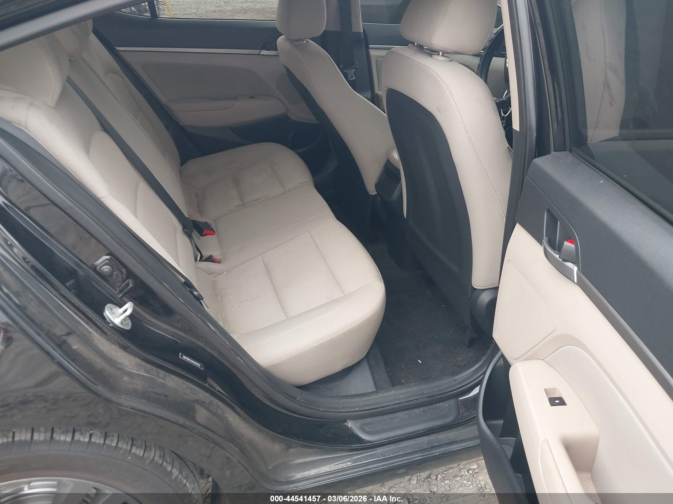 HYUNDAI ELANTRA image 8