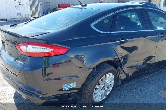 FORD FUSION image 6