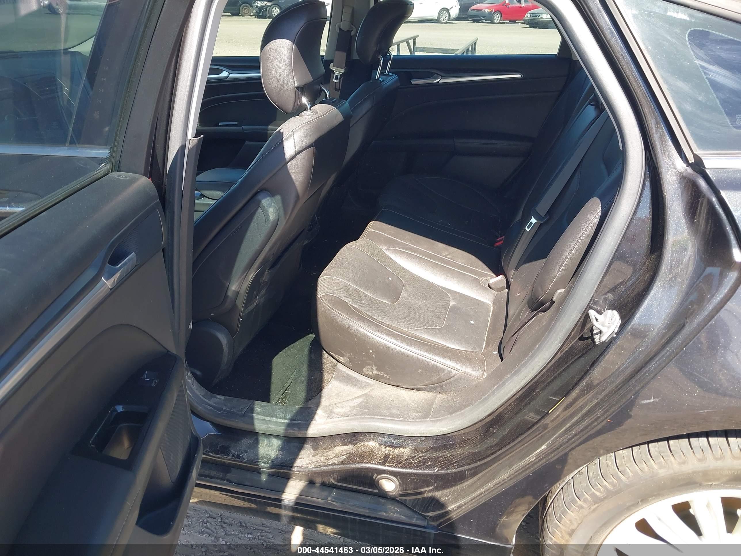FORD FUSION image 8