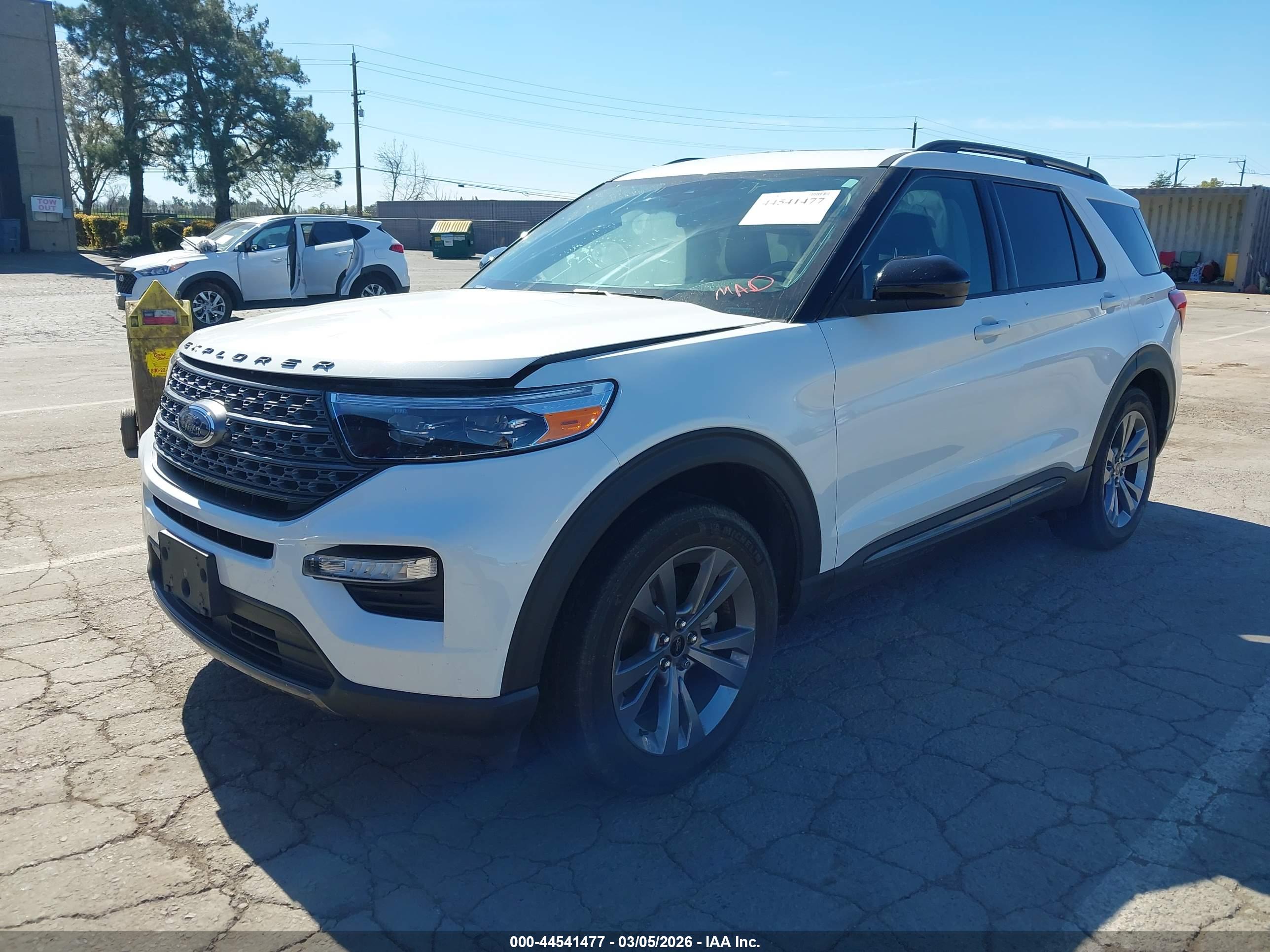 FORD EXPLORER image 2