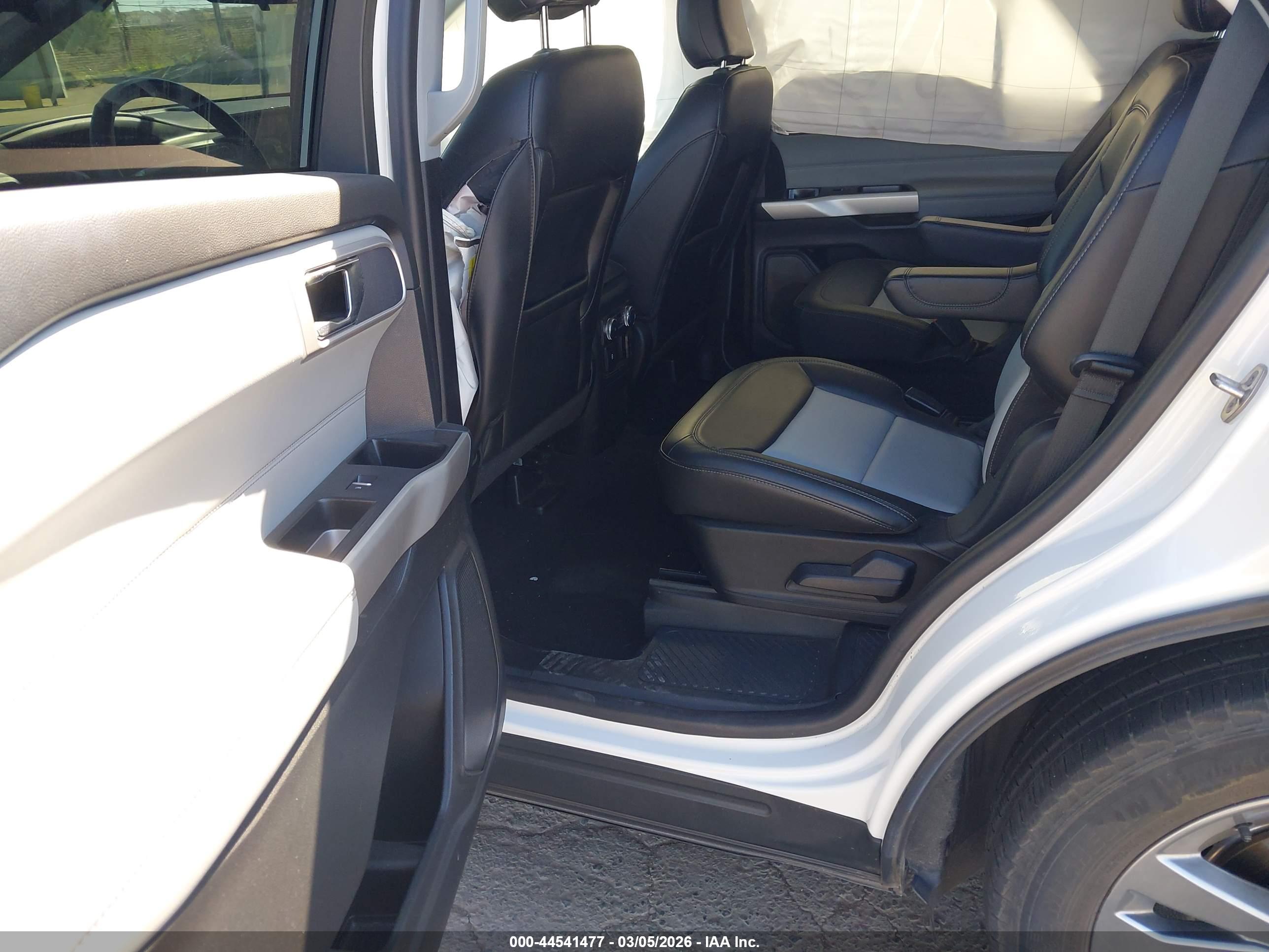 FORD EXPLORER image 8