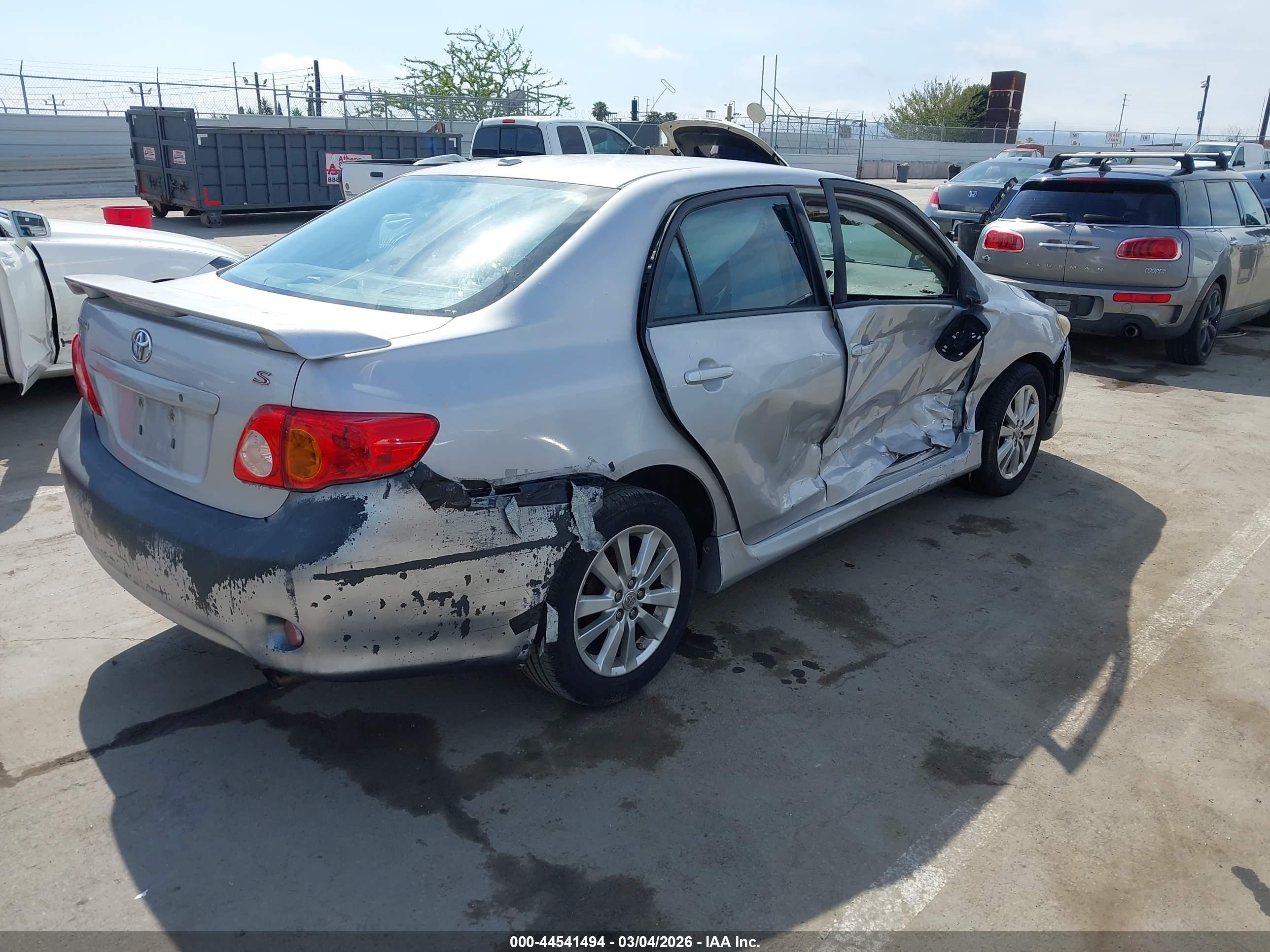 TOYOTA COROLLA image 4