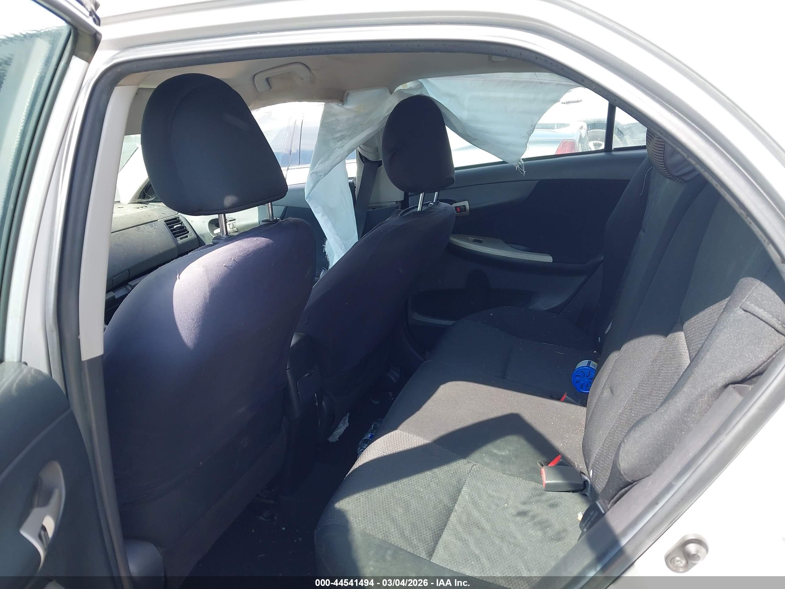 TOYOTA COROLLA image 8