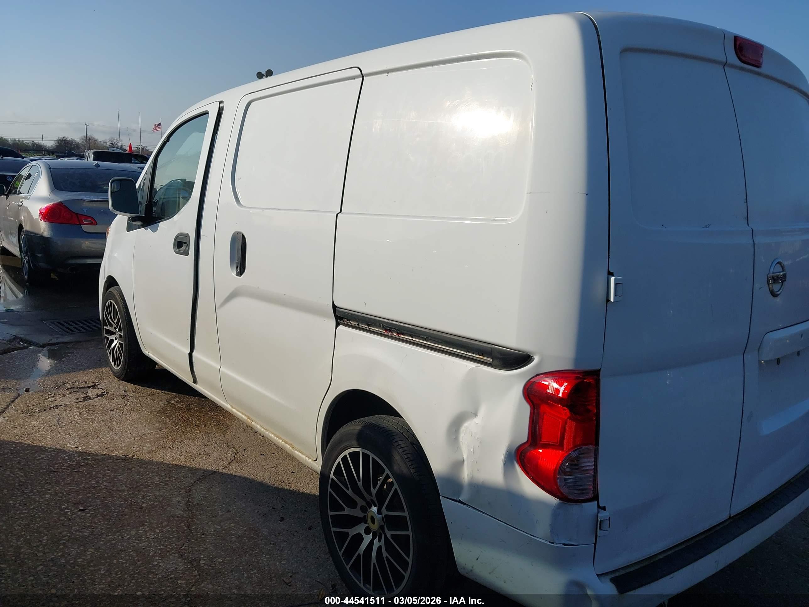 NISSAN NV200 image 6