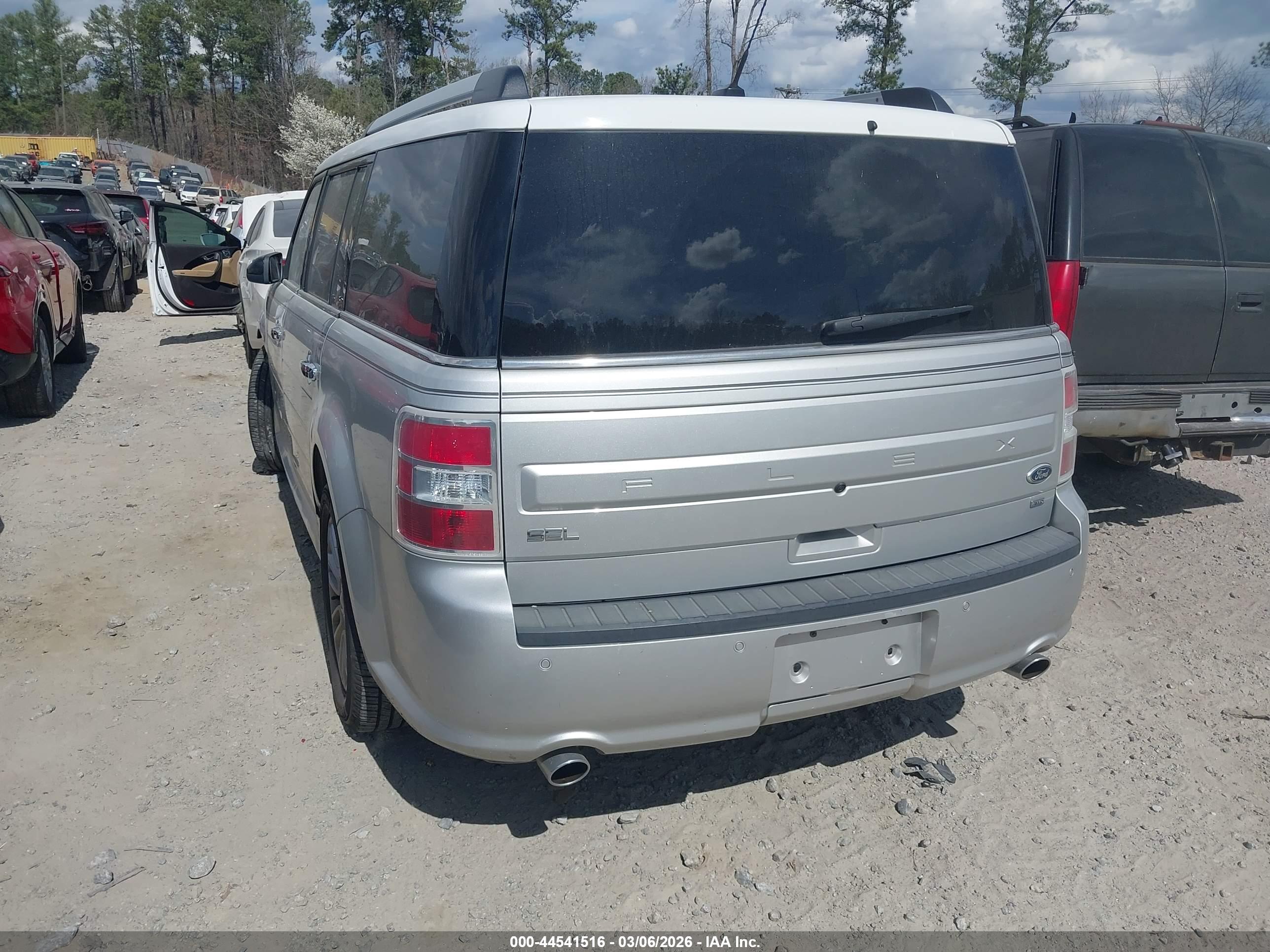 FORD FLEX image 3