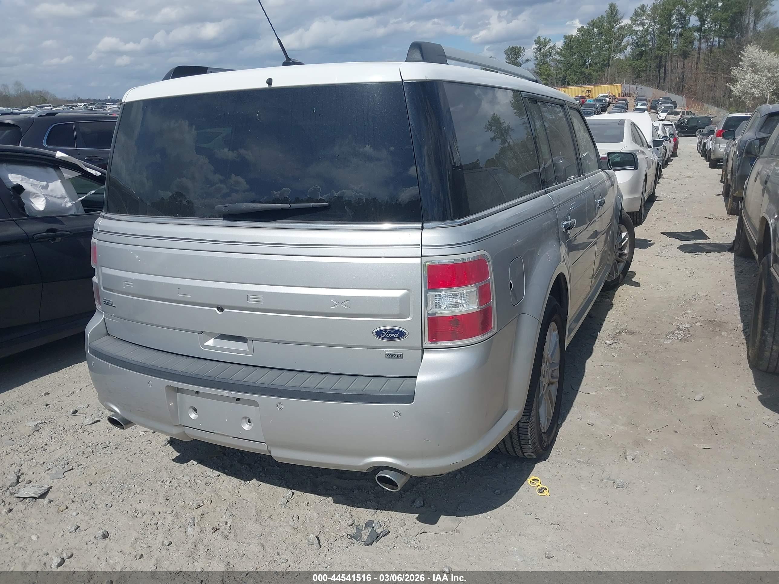 FORD FLEX image 4
