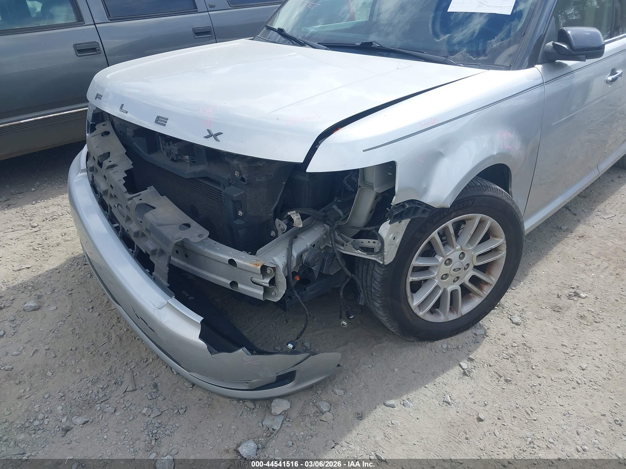 FORD FLEX image 6