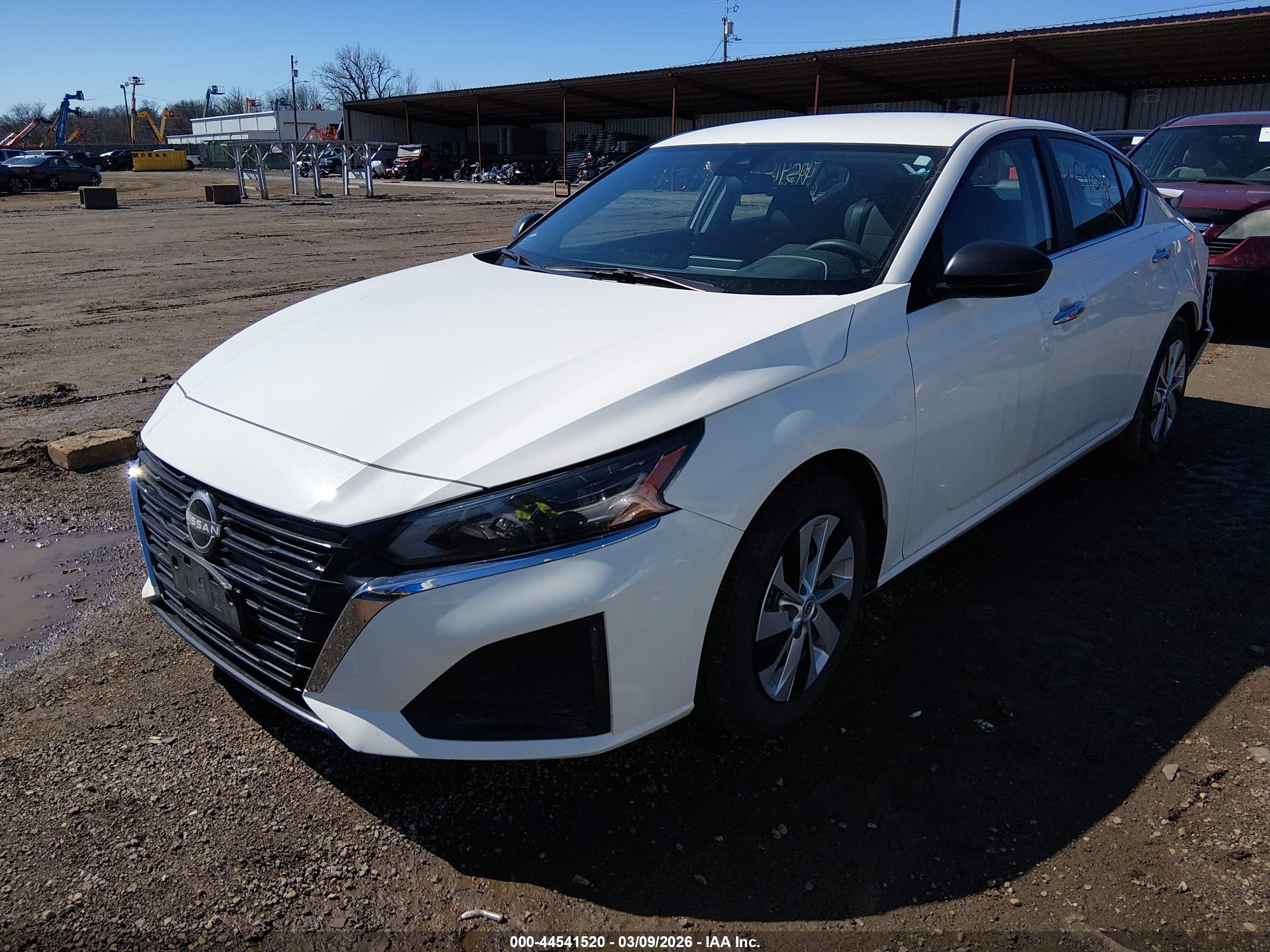 NISSAN ALTIMA image 2