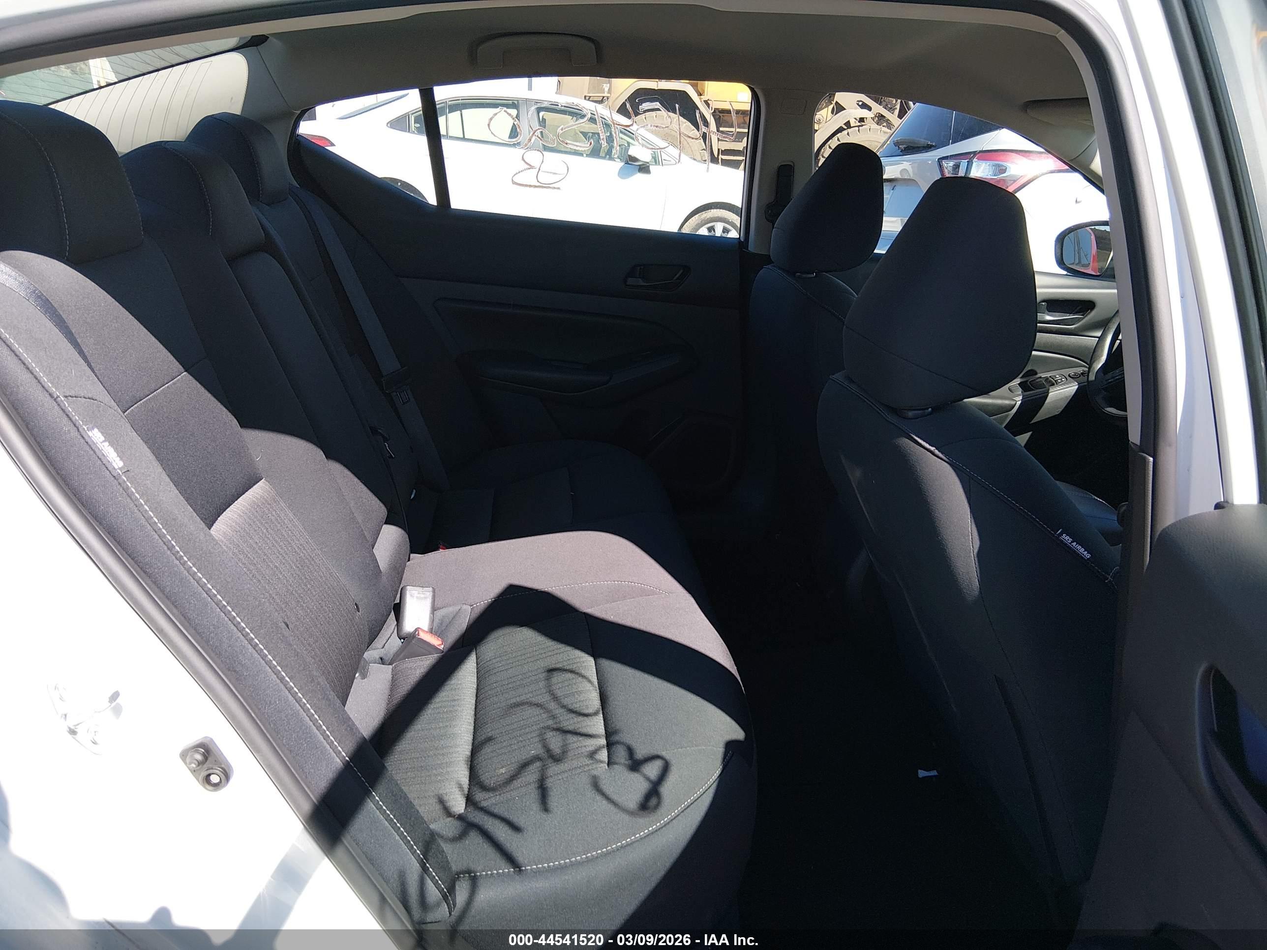 NISSAN ALTIMA image 8