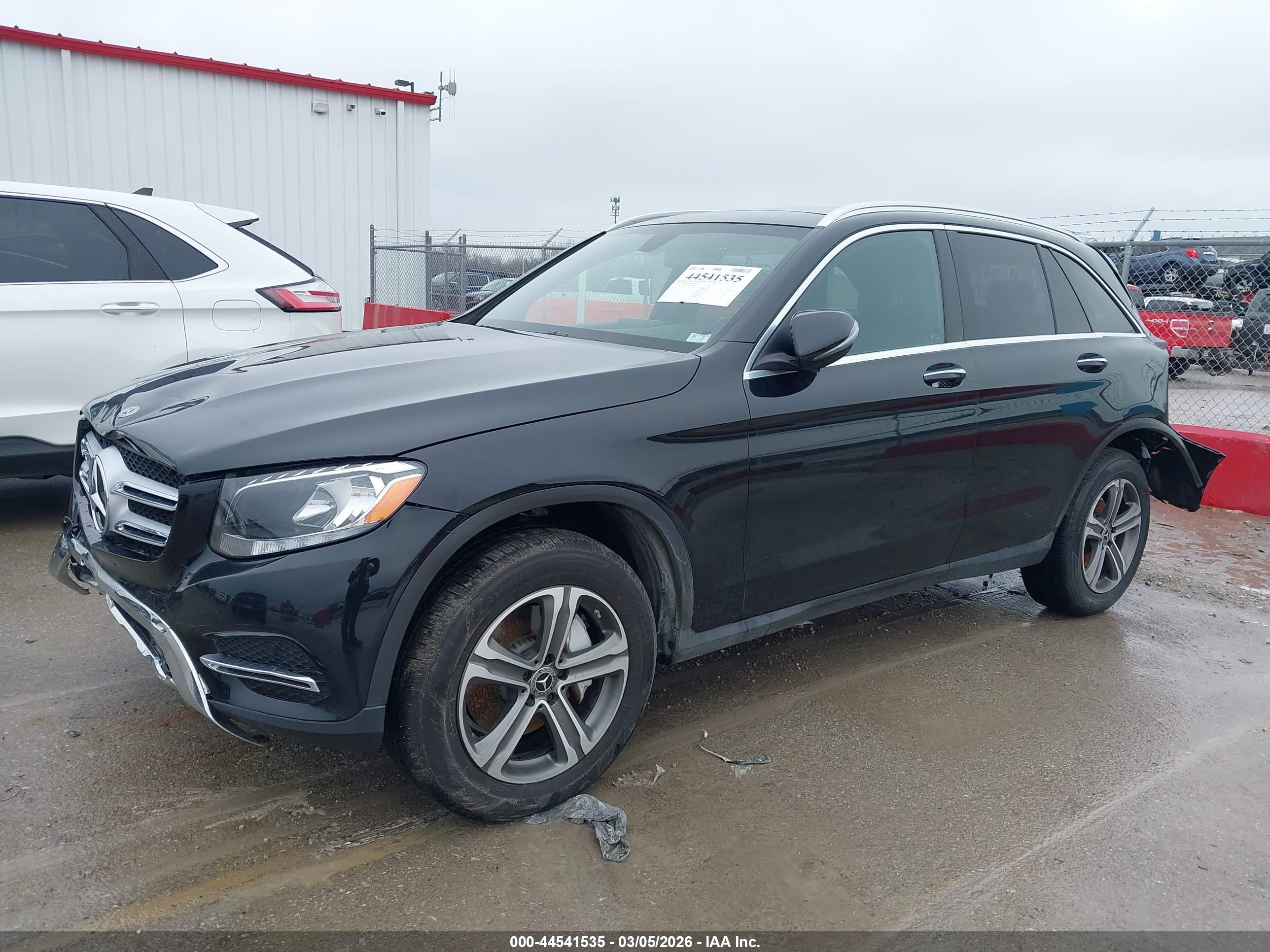 MERCEDES-BENZ GLC image 2
