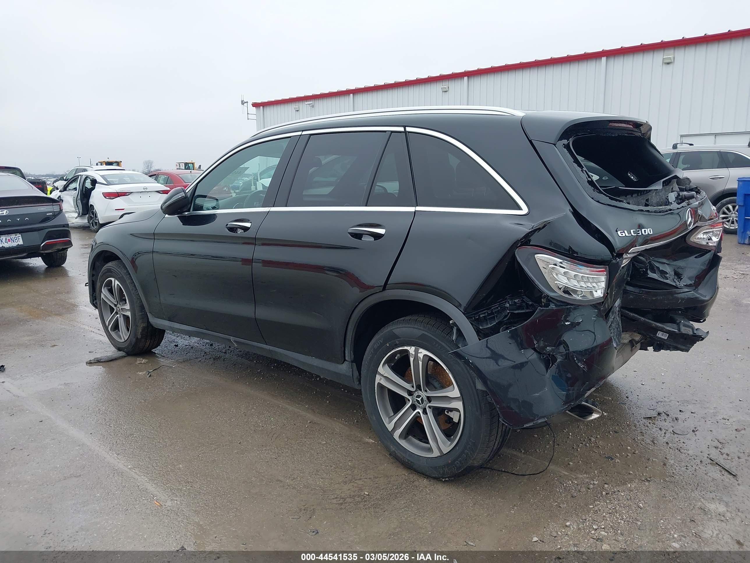 MERCEDES-BENZ GLC image 3