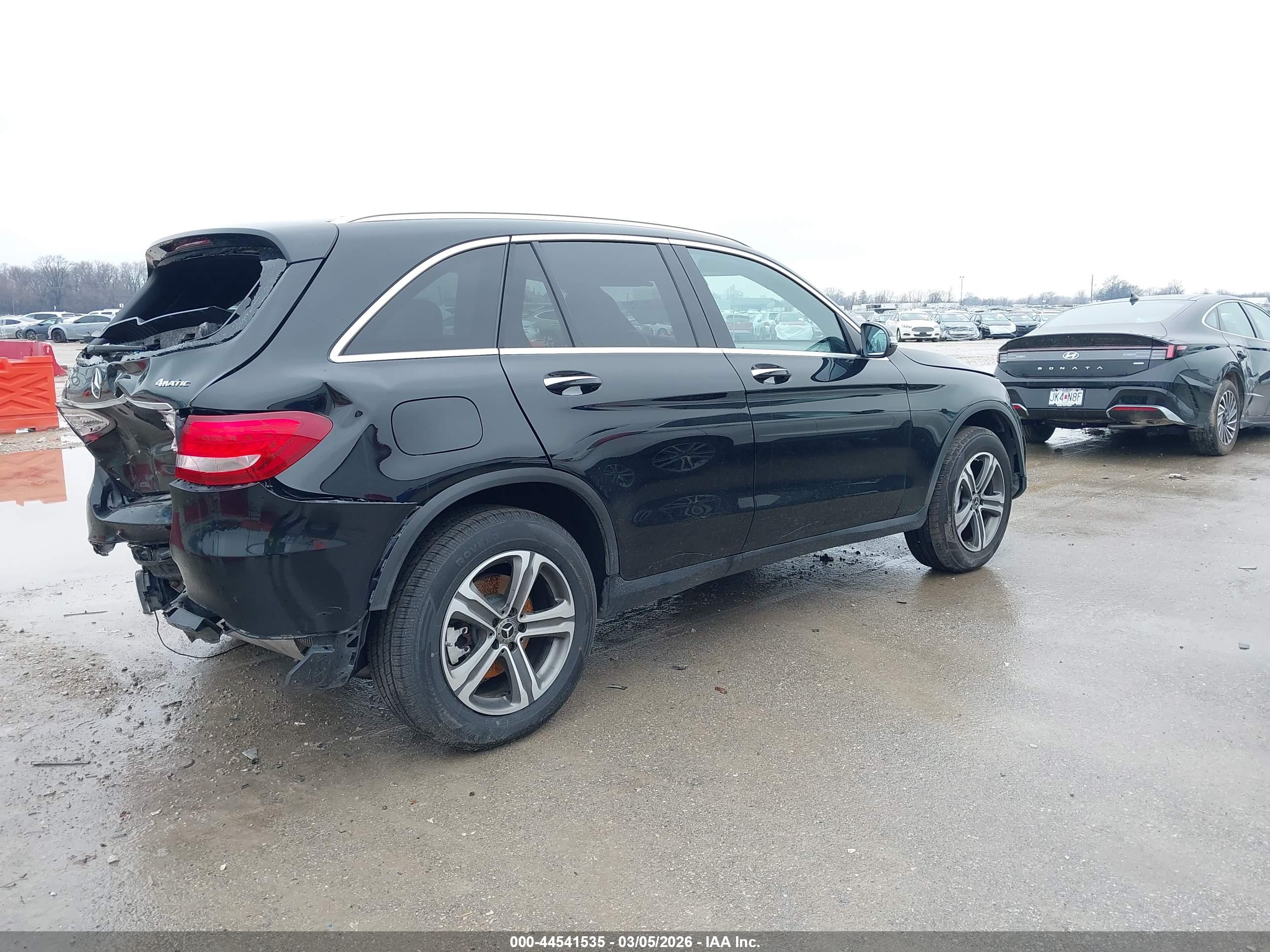 MERCEDES-BENZ GLC image 4