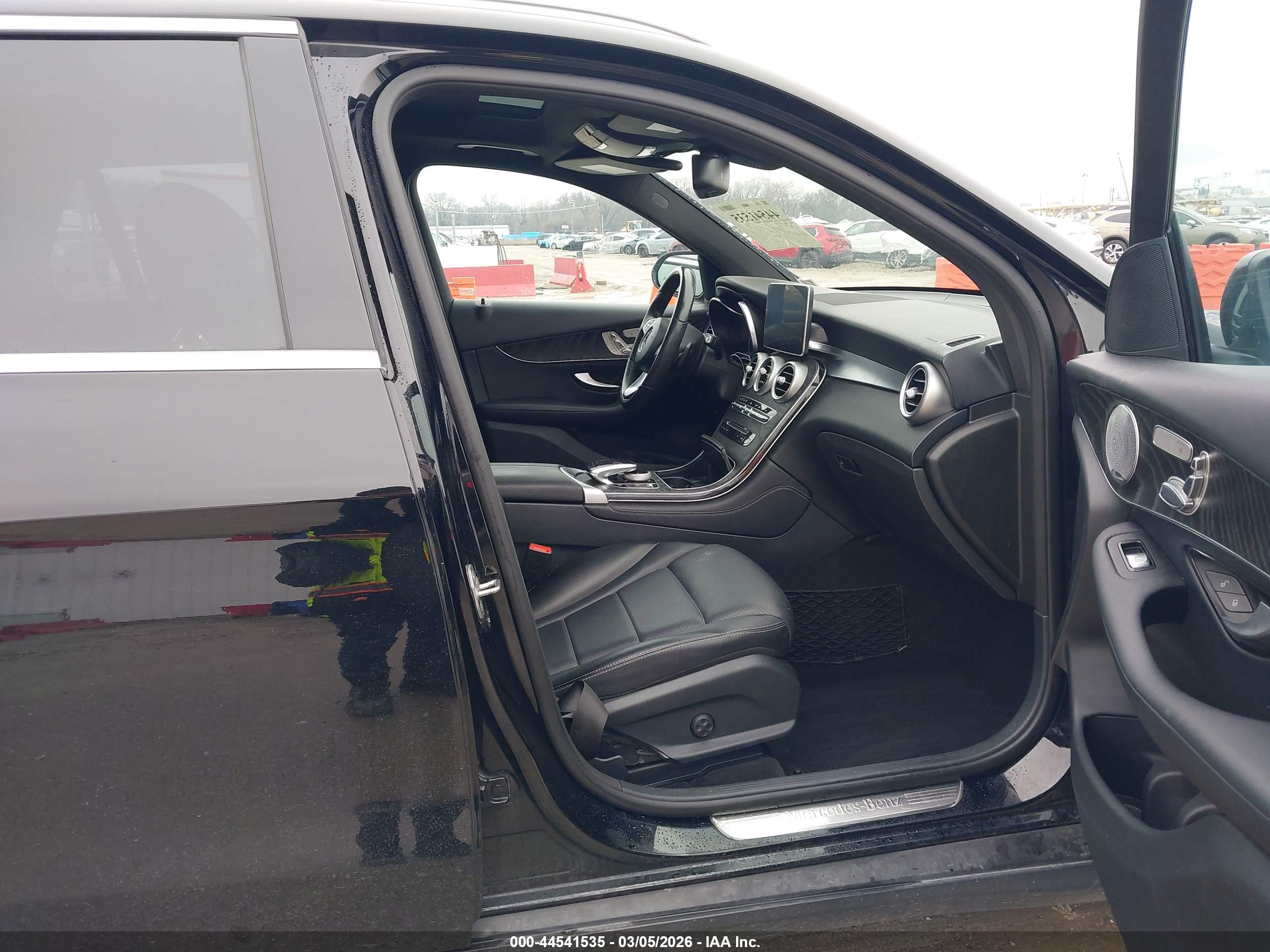 MERCEDES-BENZ GLC image 5