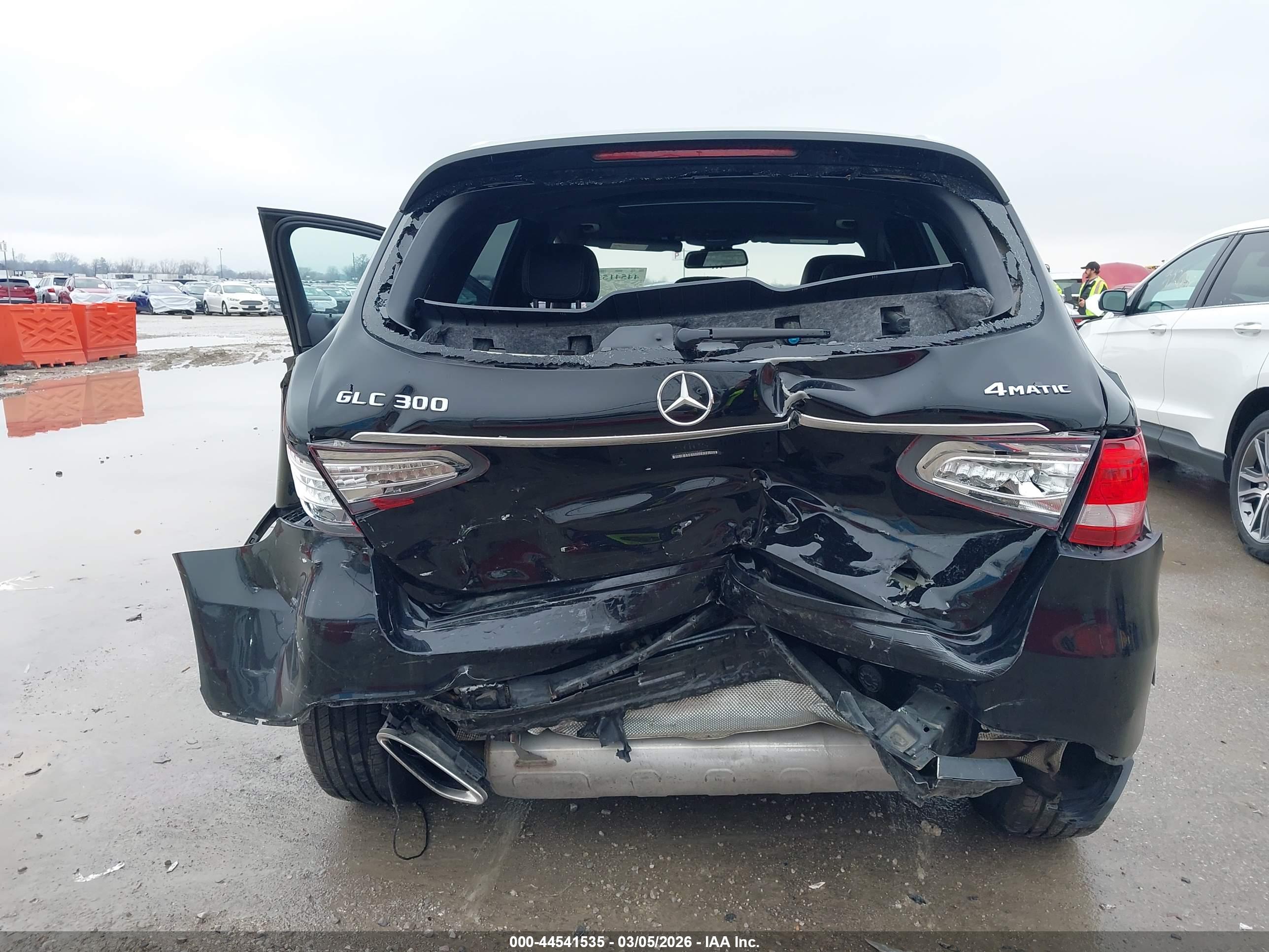 MERCEDES-BENZ GLC image 6
