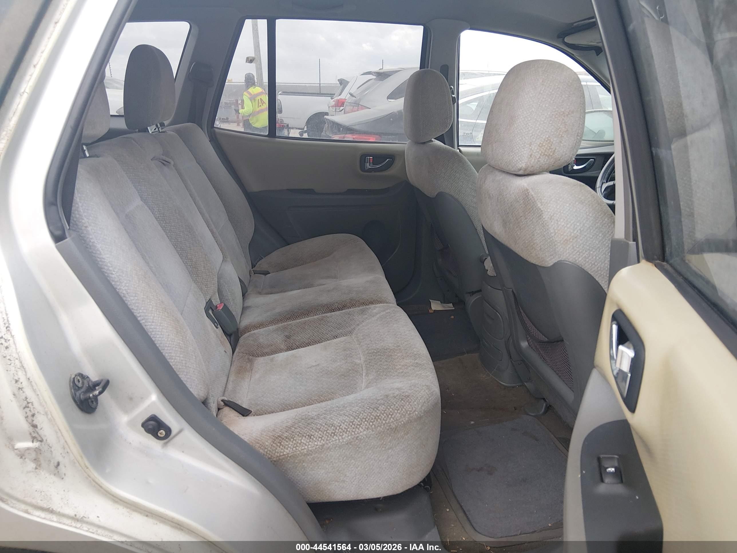 HYUNDAI SANTA image 8