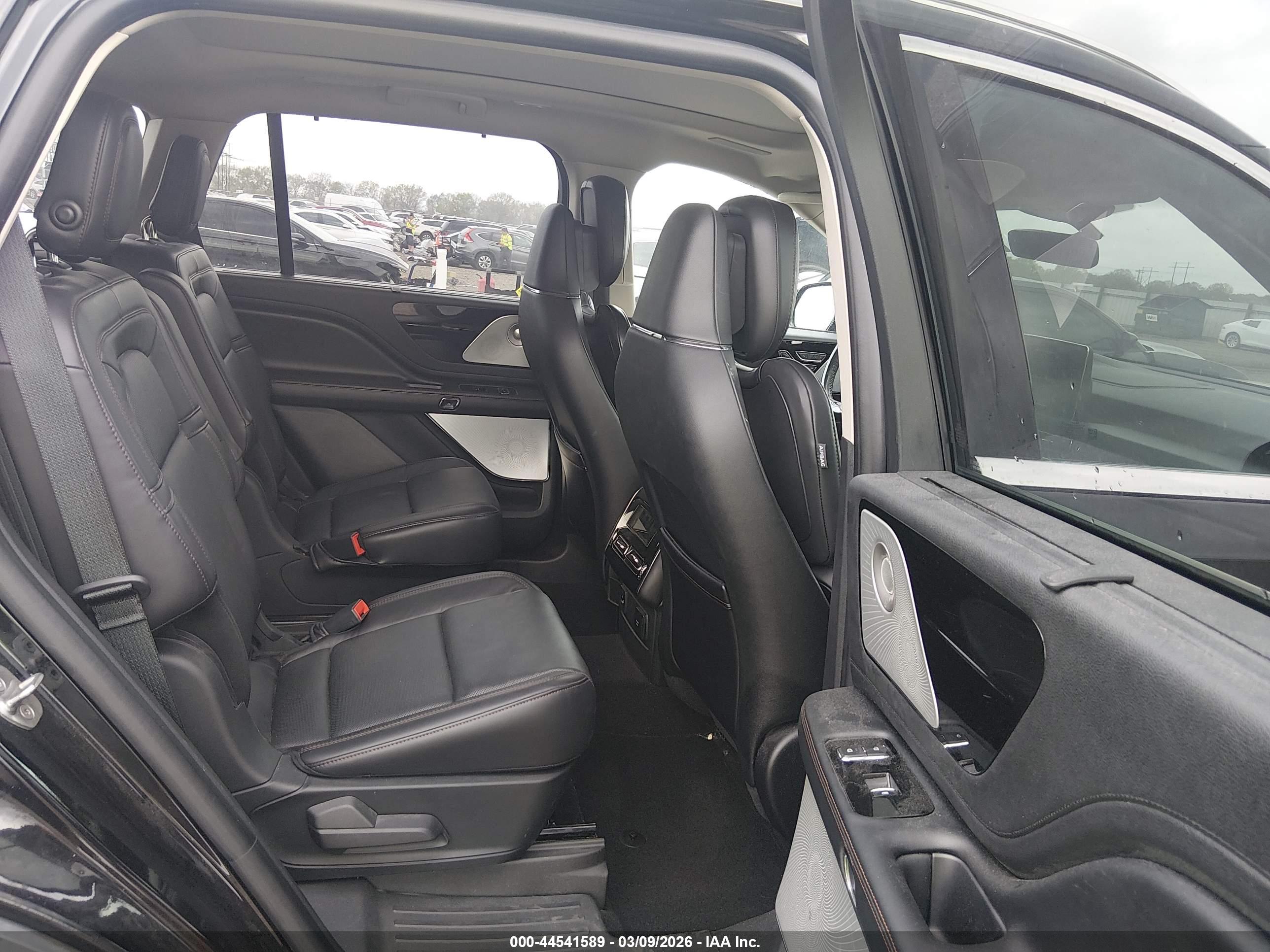 LINCOLN AVIATOR image 8