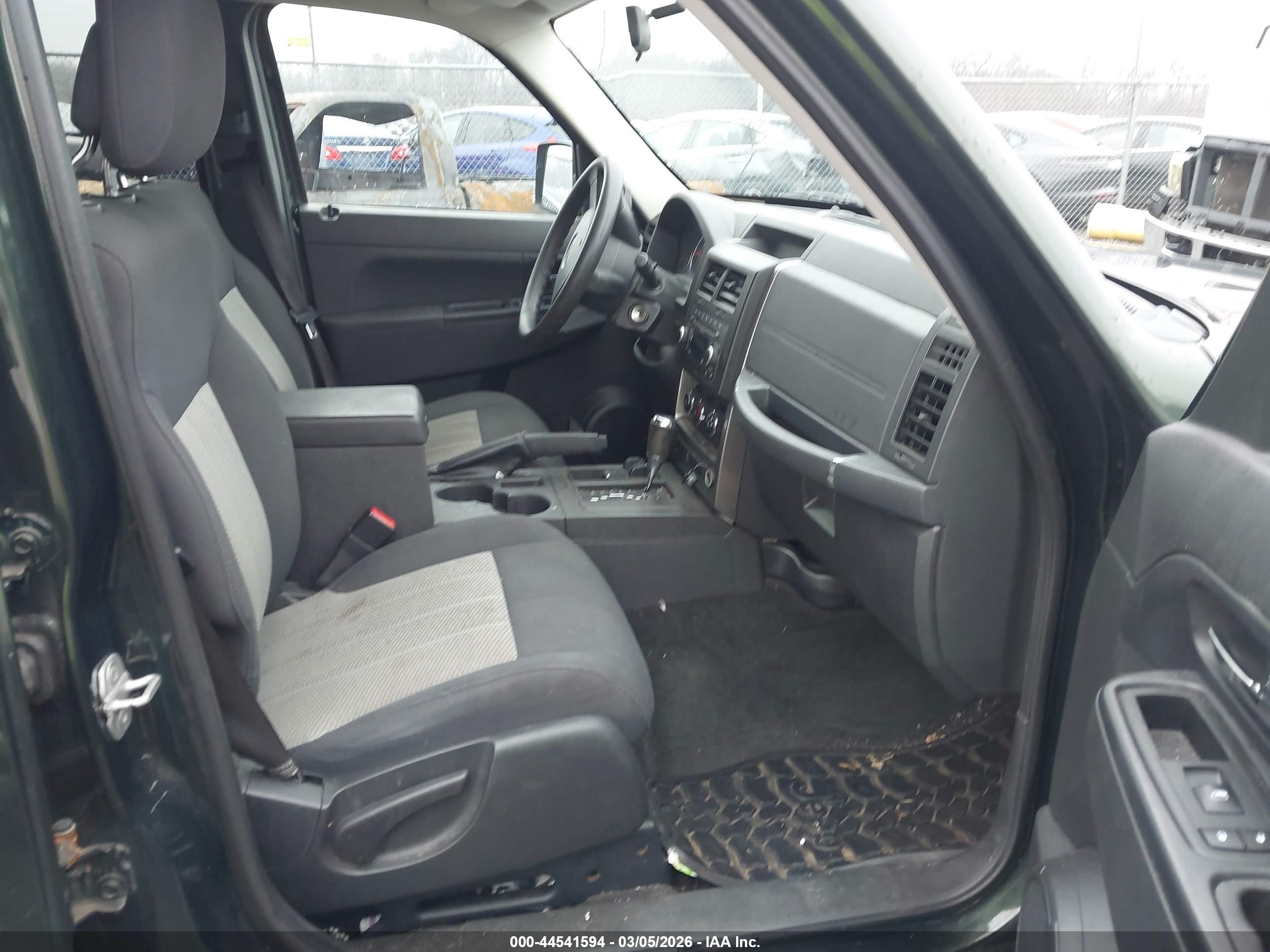 JEEP LIBERTY image 5