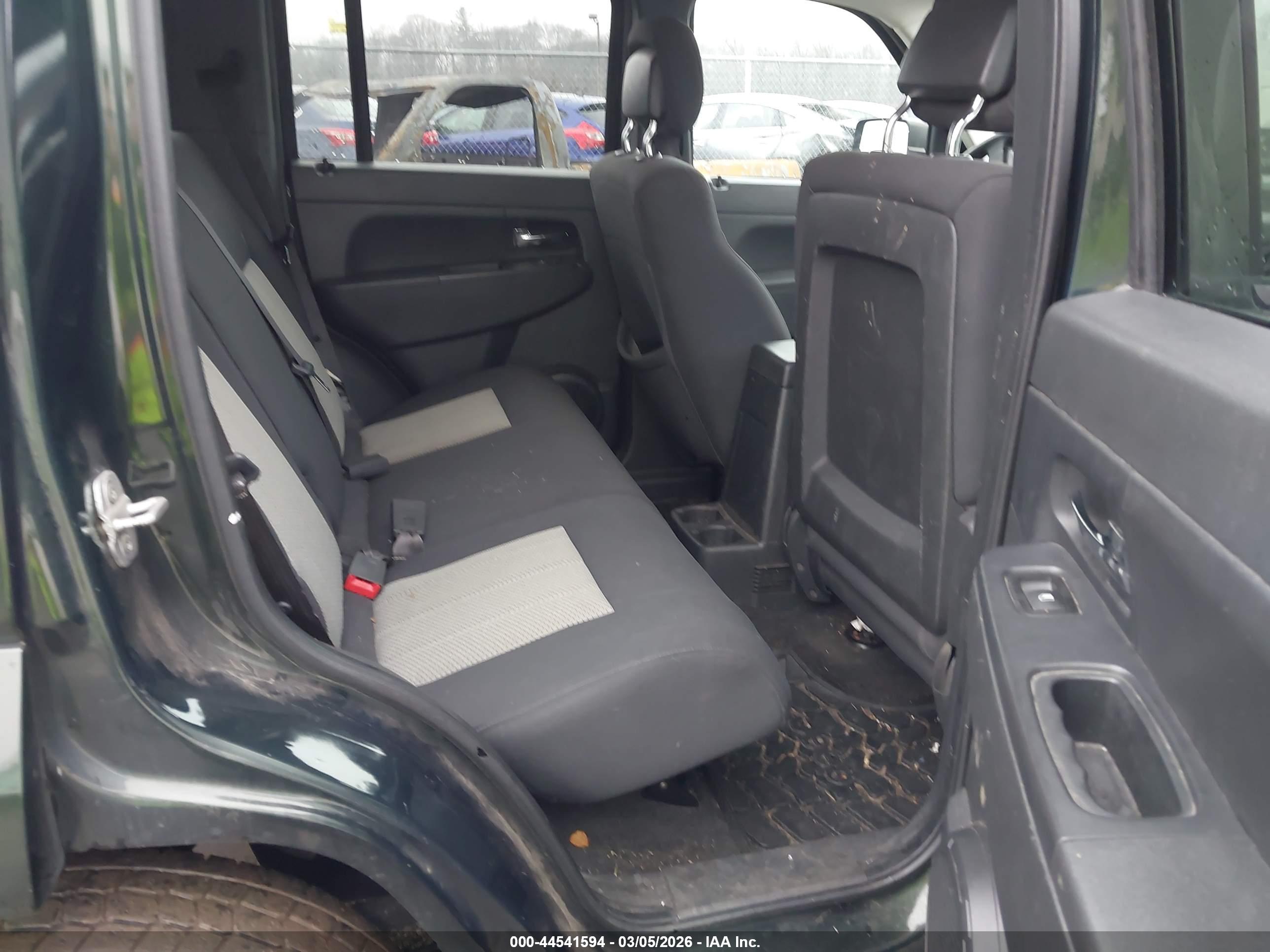 JEEP LIBERTY image 8