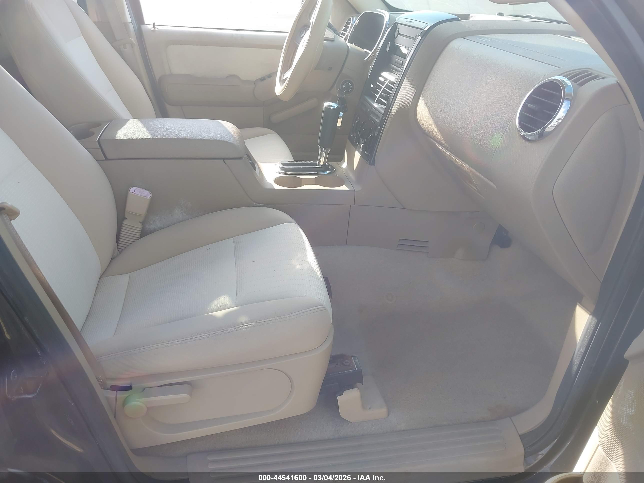 FORD EXPLORER image 5