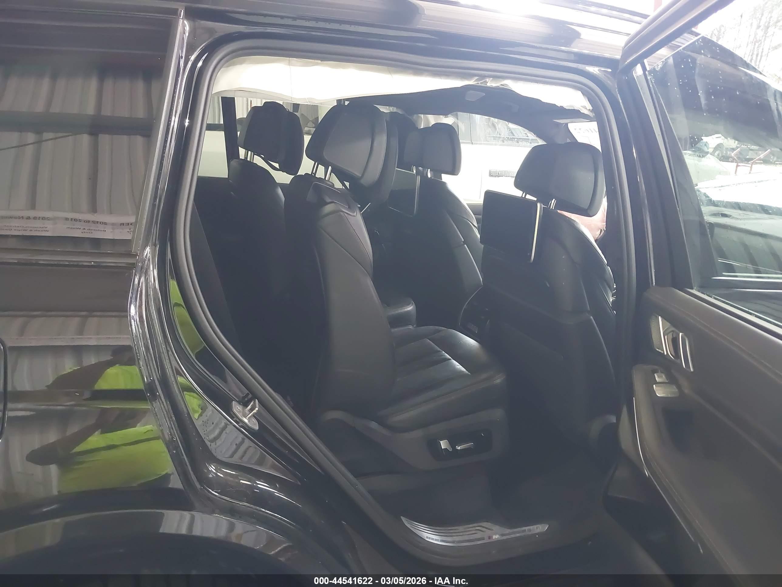BMW X7 image 8