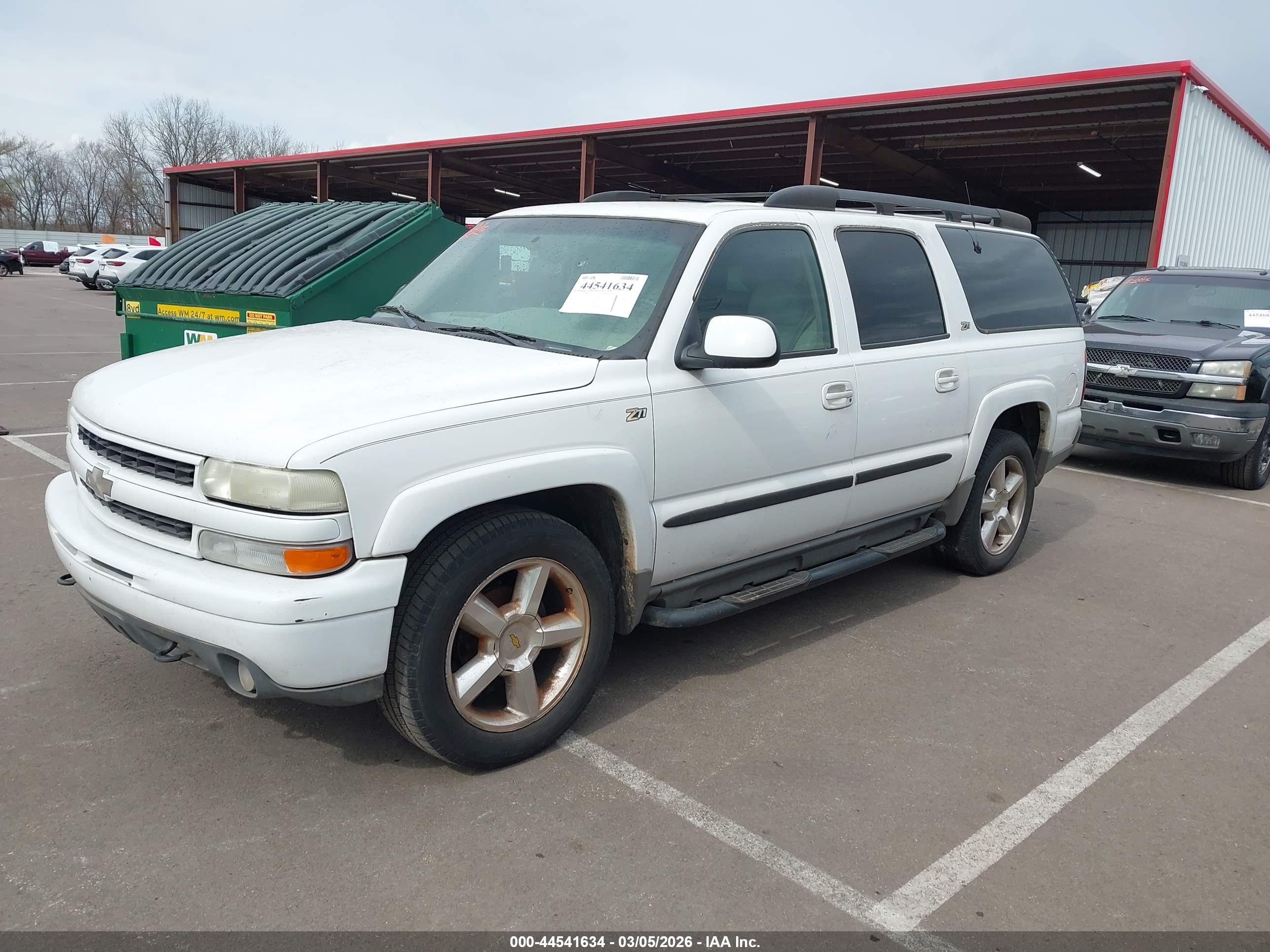 CHEVROLET SUBURBAN image 2