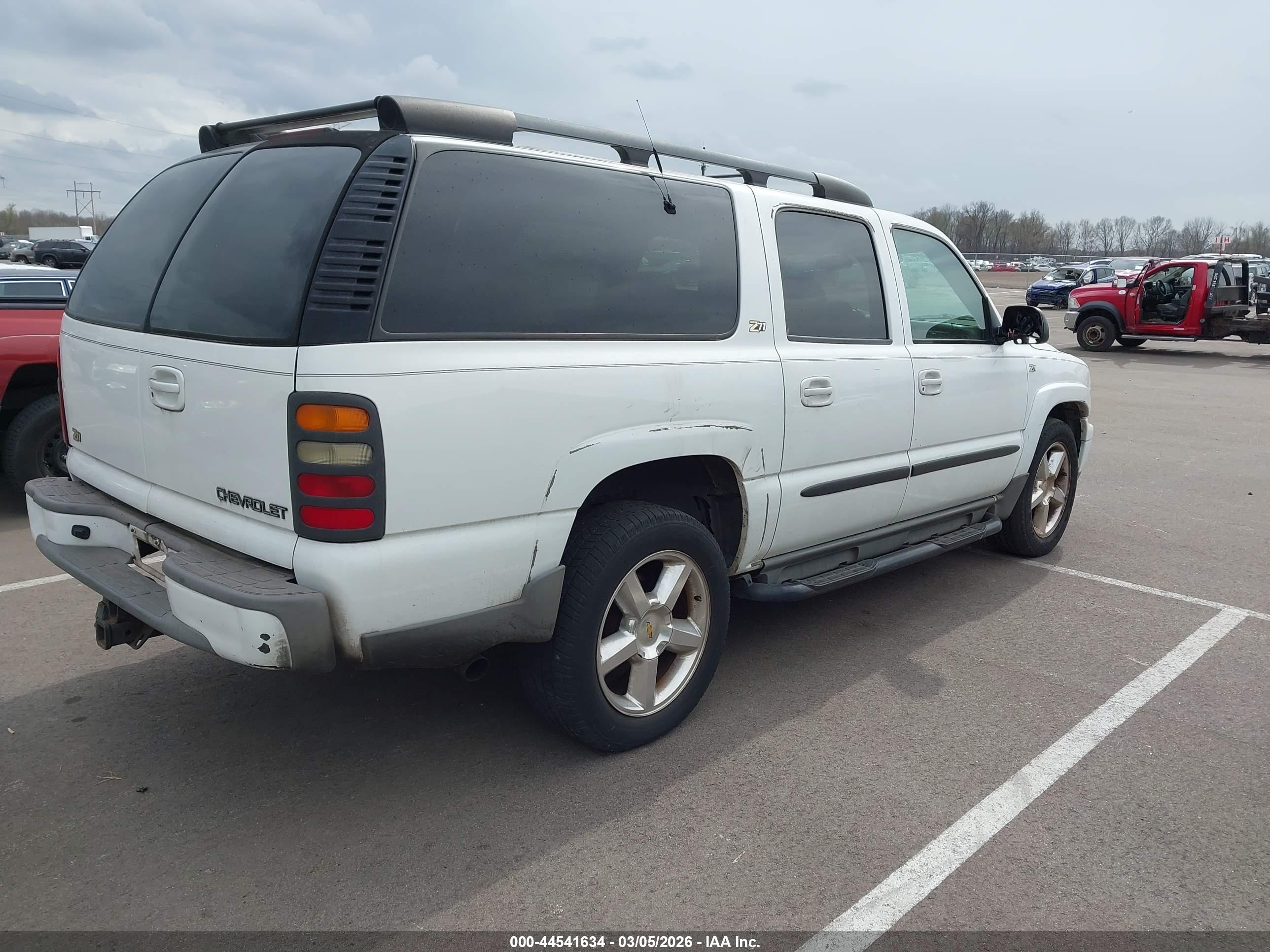 CHEVROLET SUBURBAN image 4