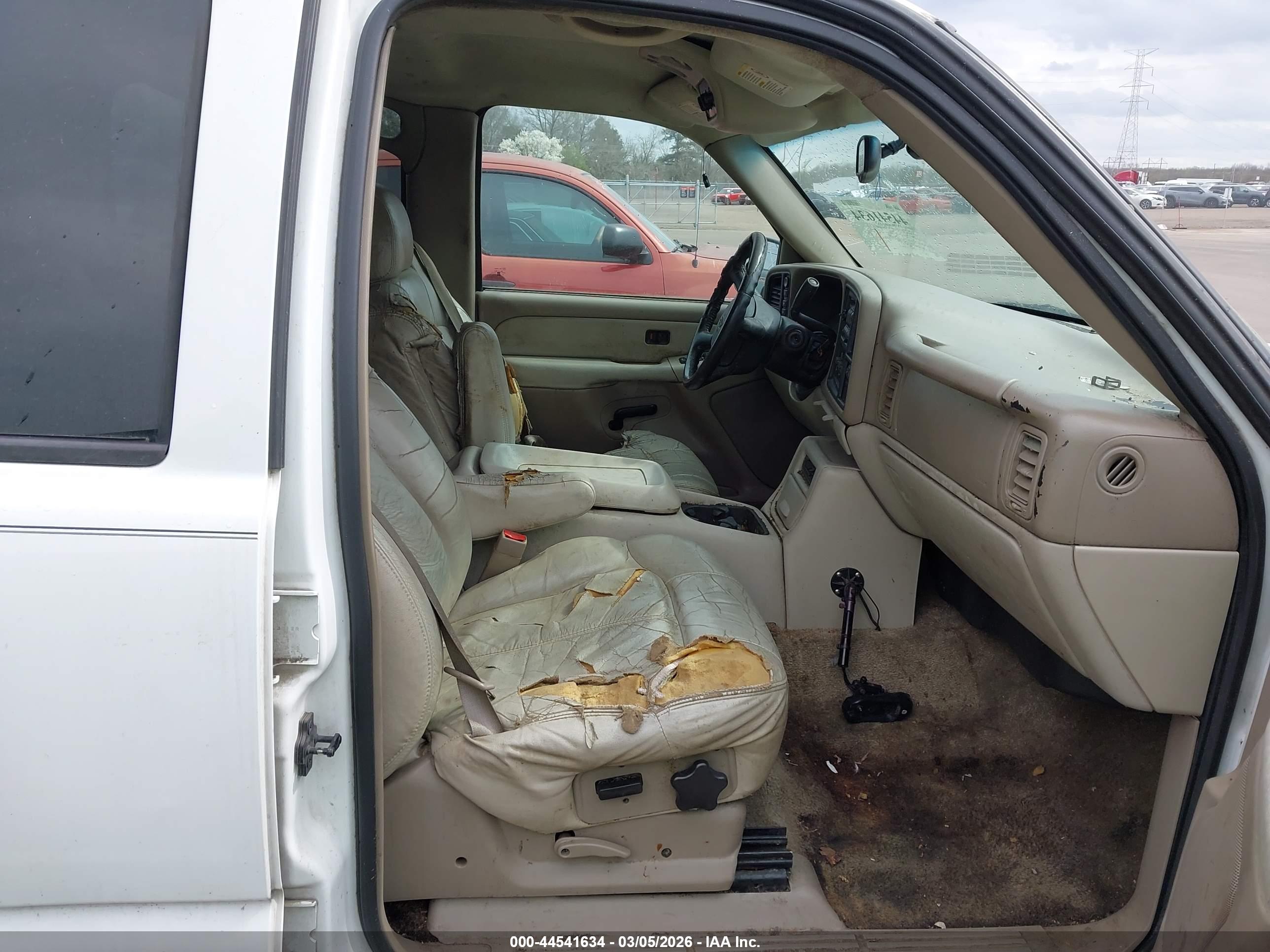 CHEVROLET SUBURBAN image 5