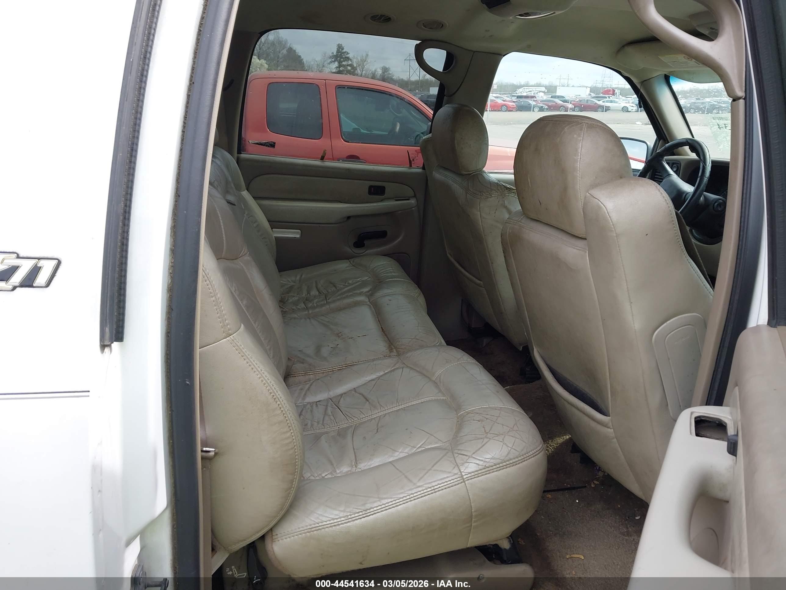 CHEVROLET SUBURBAN image 8