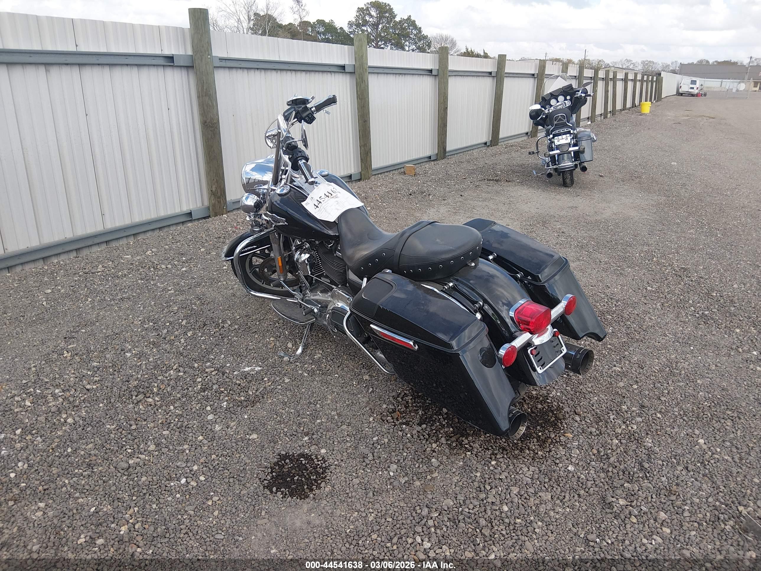 HARLEY-DAVIDSON FLHR image 3