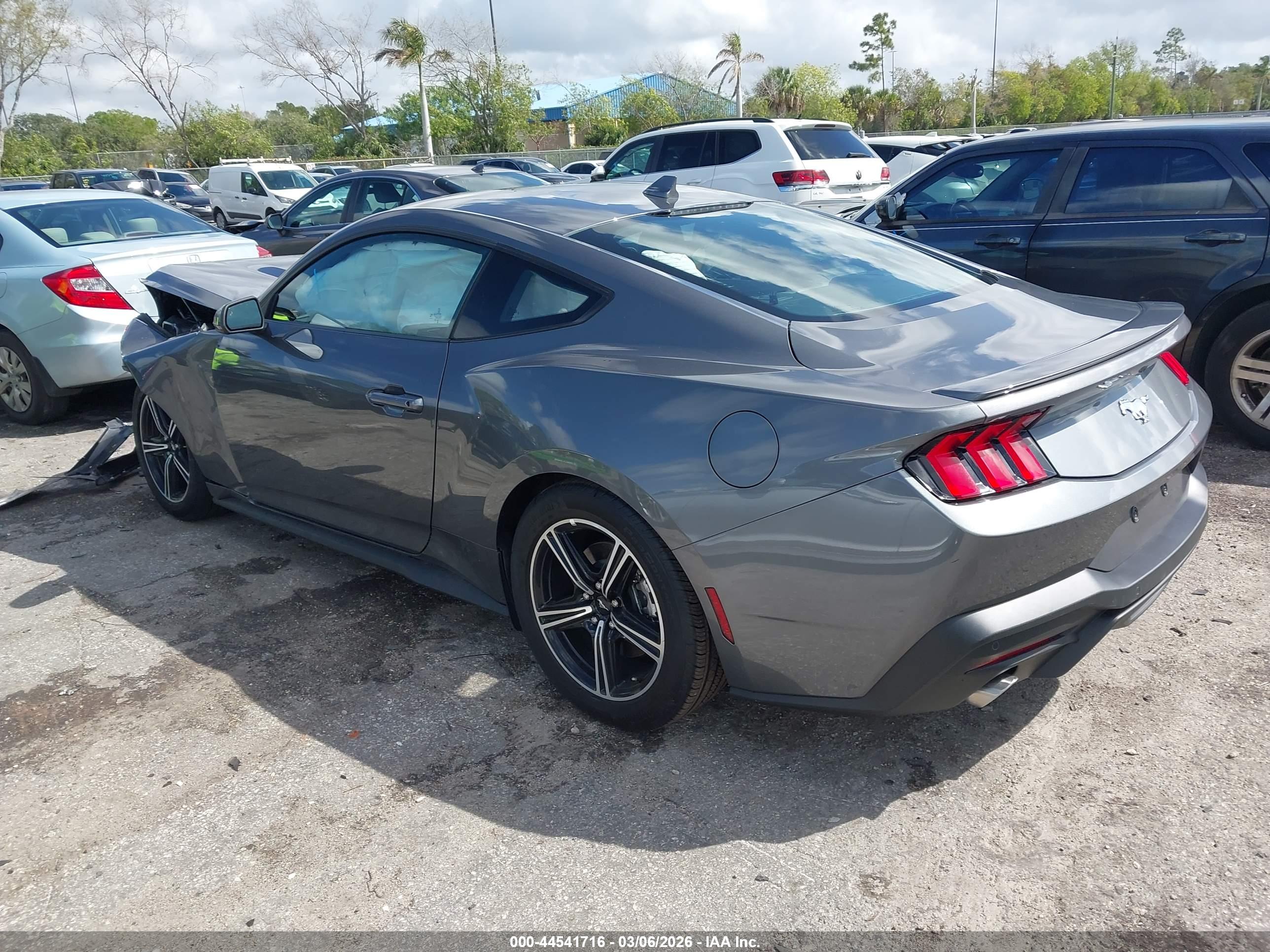 FORD MUSTANG image 3