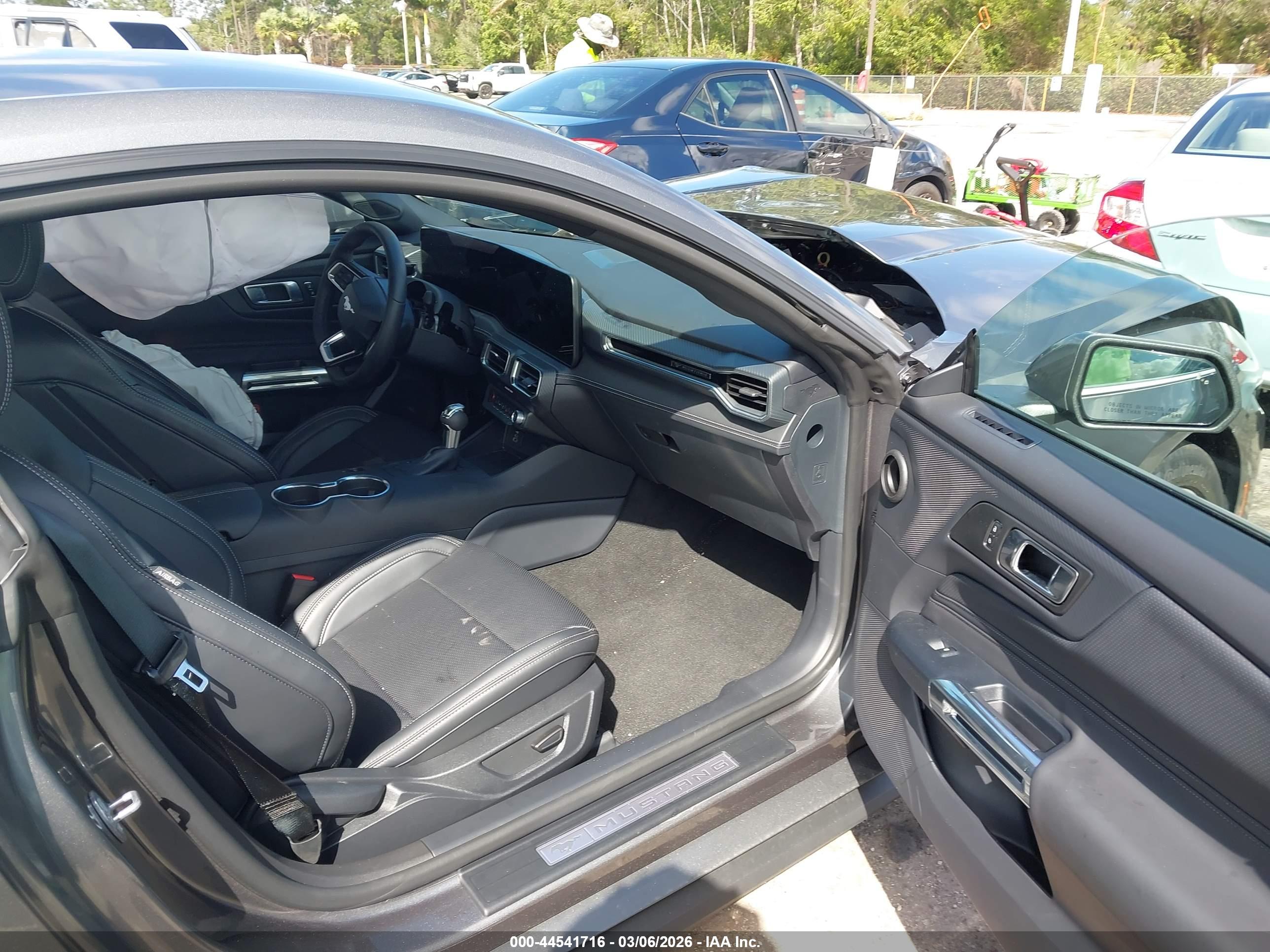 FORD MUSTANG image 5