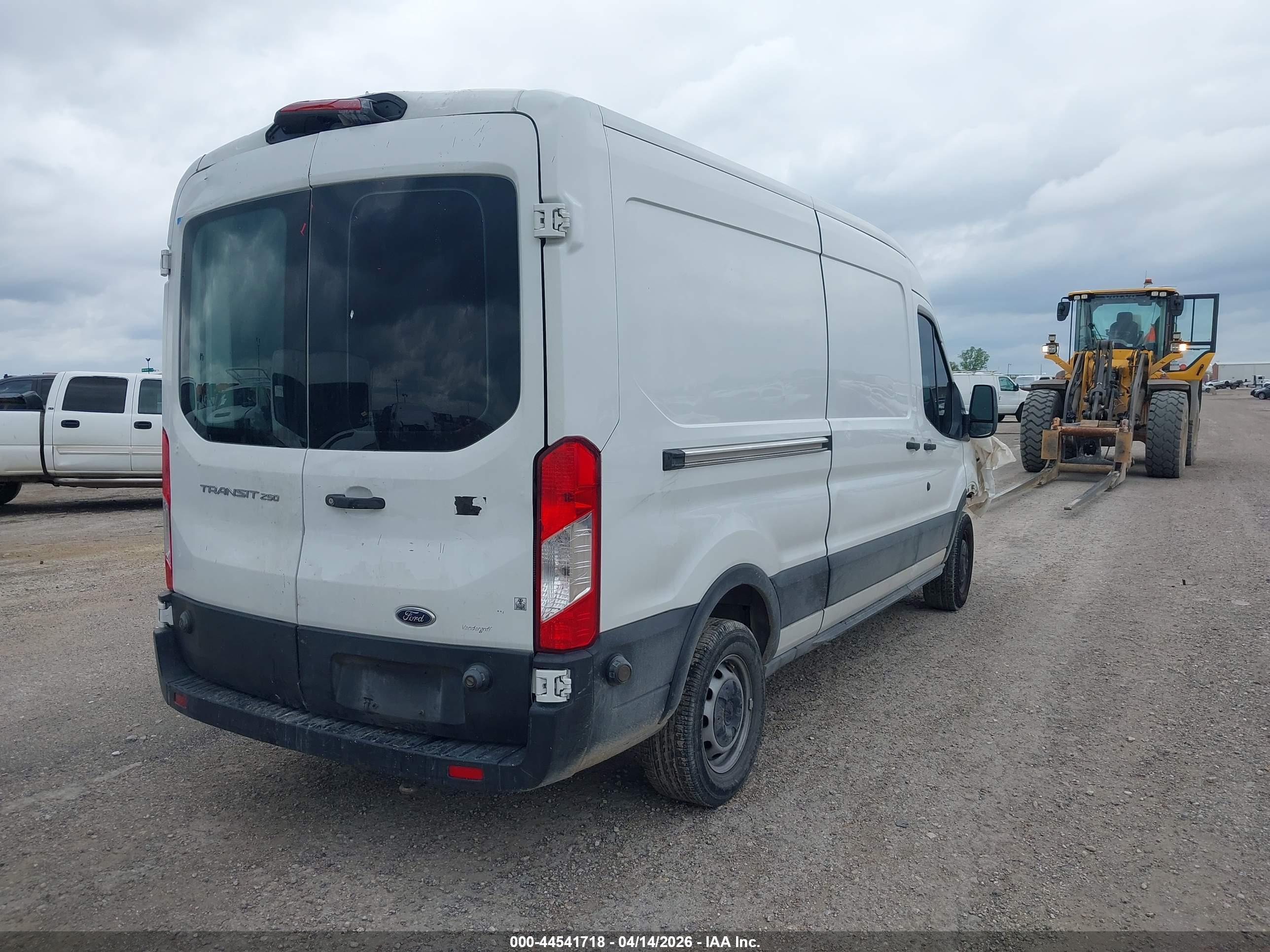 FORD TRANSIT-250 image 4