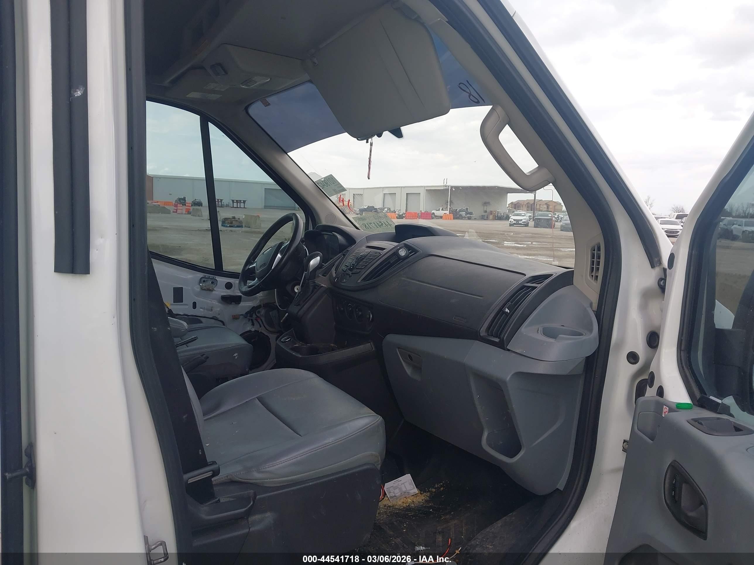 FORD TRANSIT-250 image 5