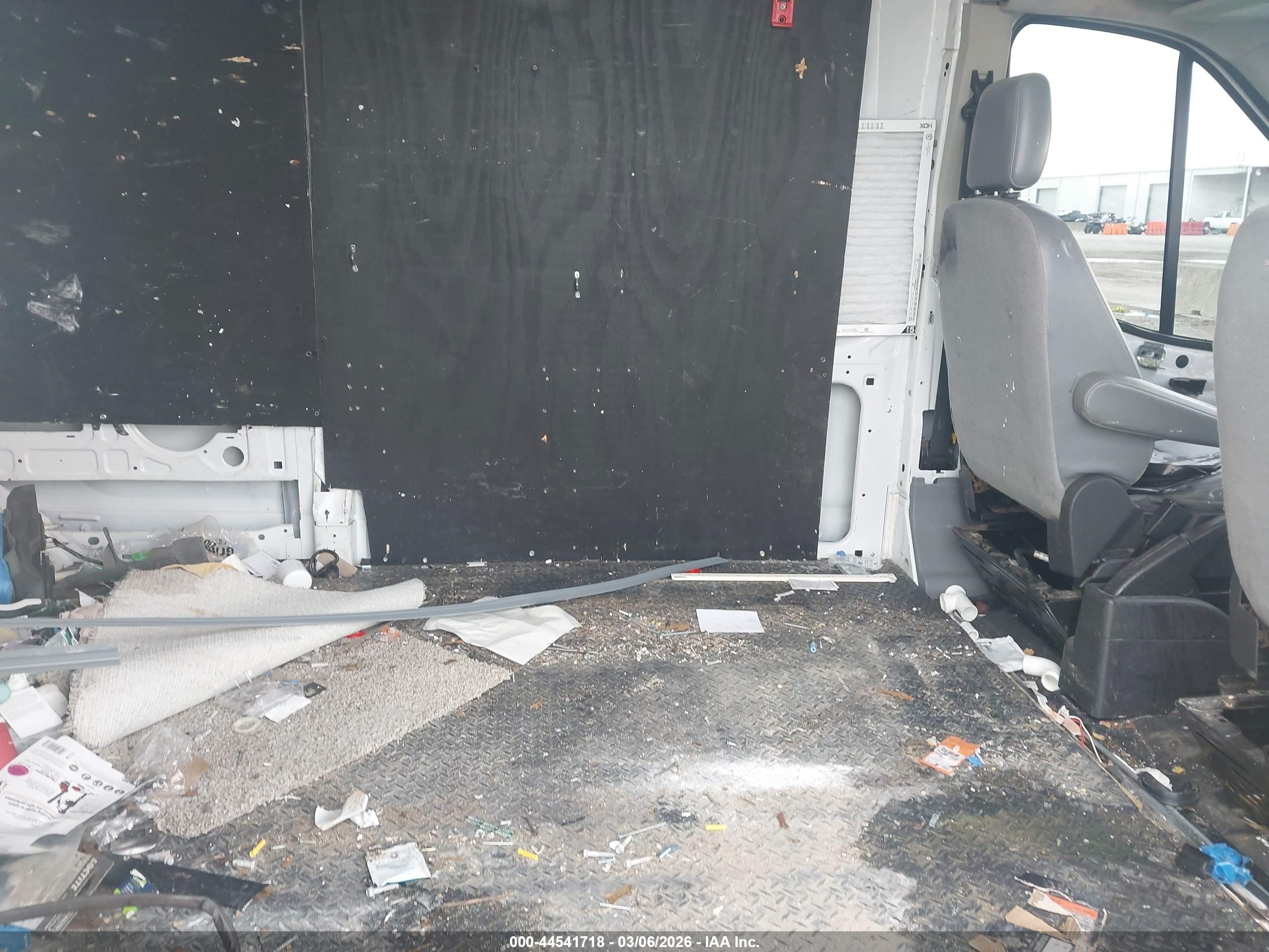 FORD TRANSIT-250 image 8