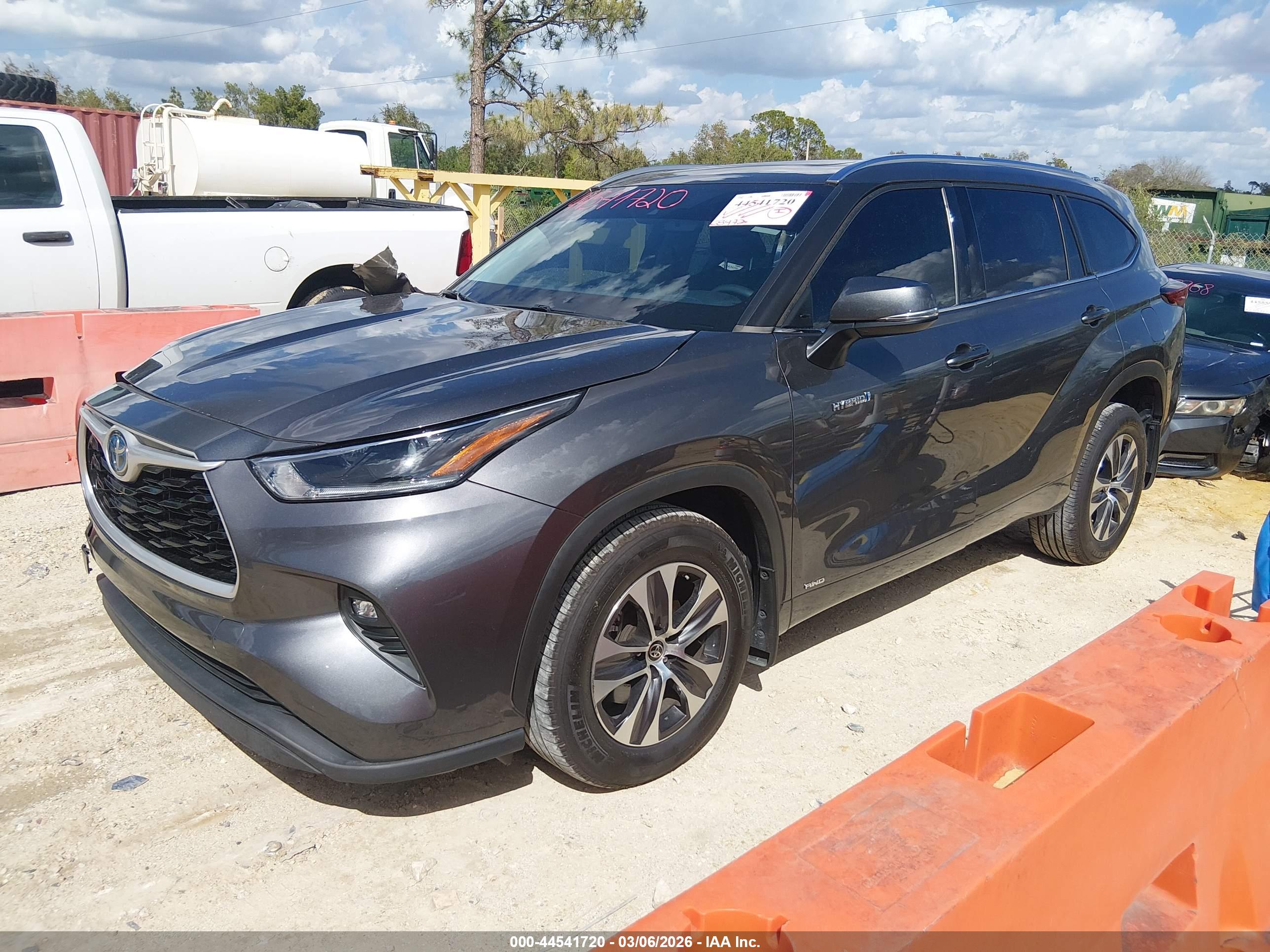 TOYOTA HIGHLANDER image 2