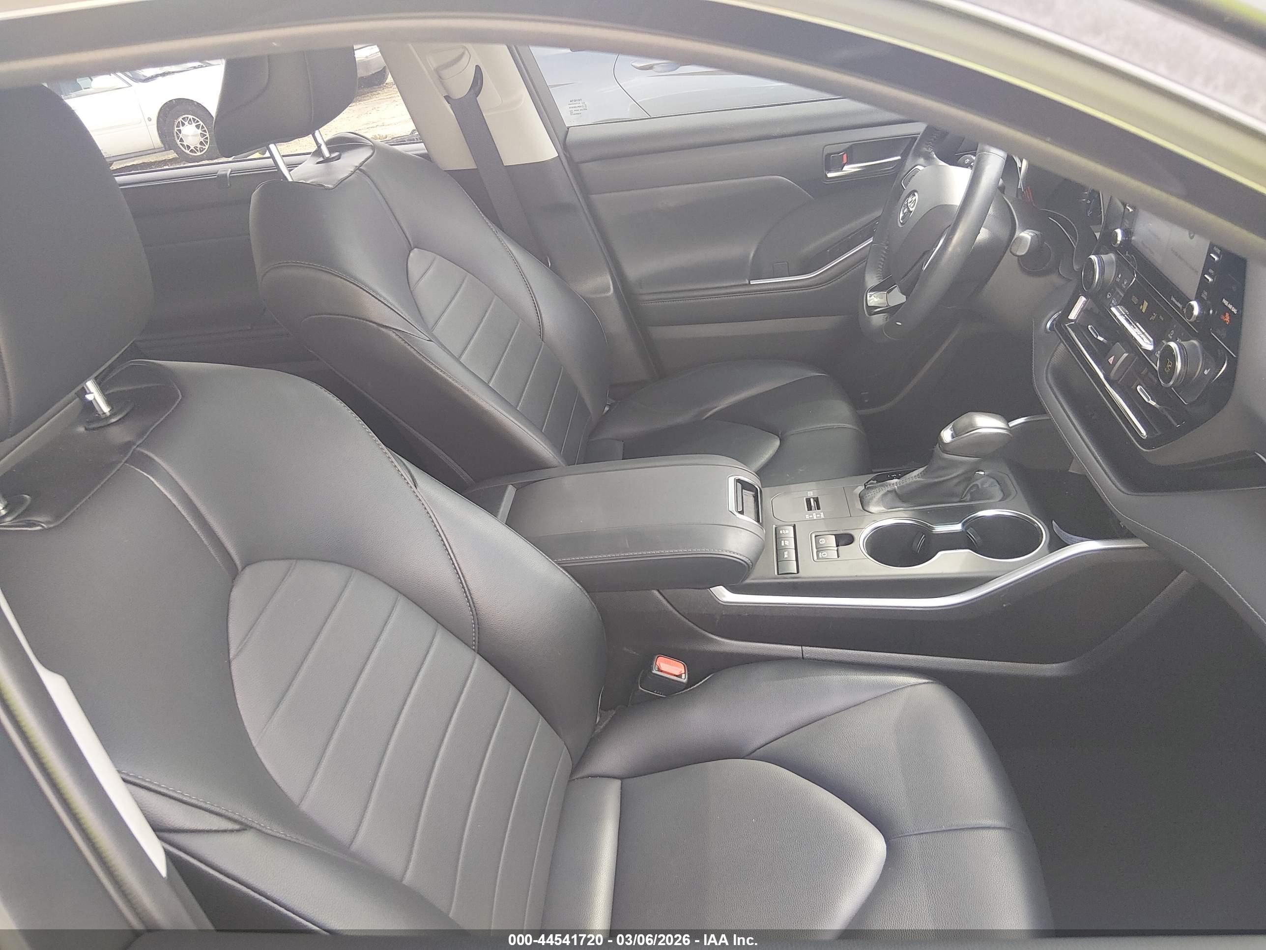 TOYOTA HIGHLANDER image 5
