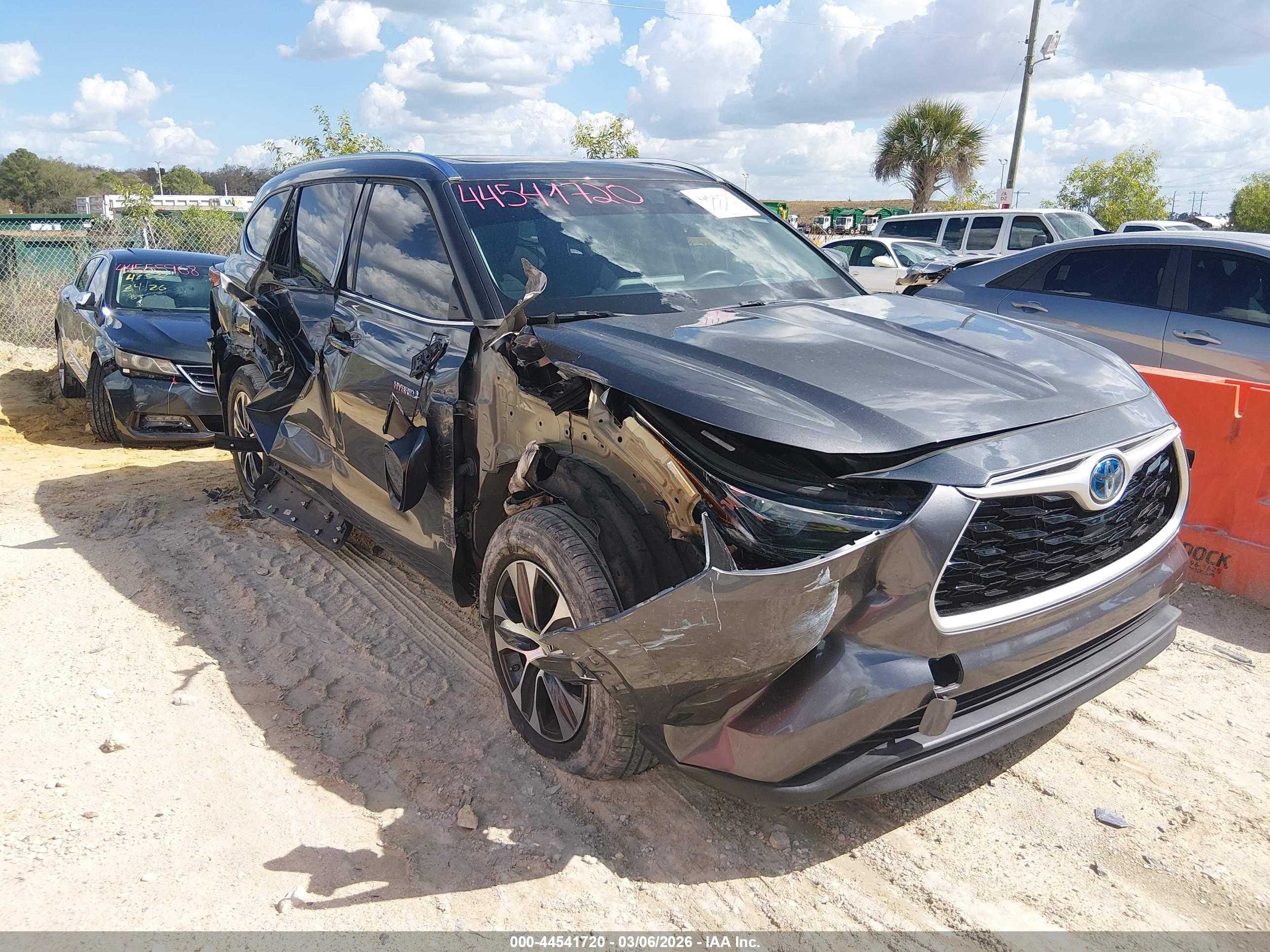TOYOTA HIGHLANDER image 6