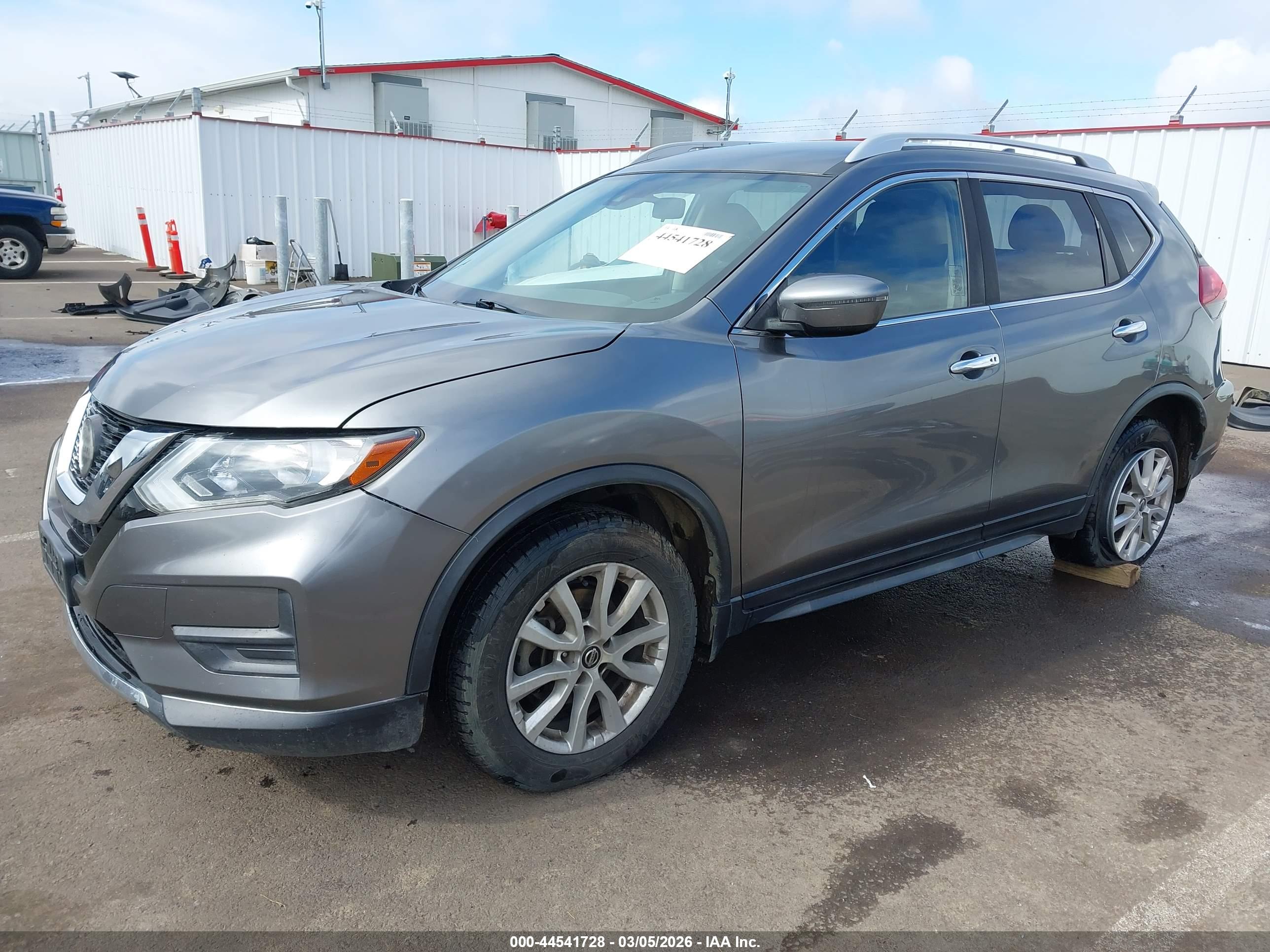 NISSAN ROGUE image 2