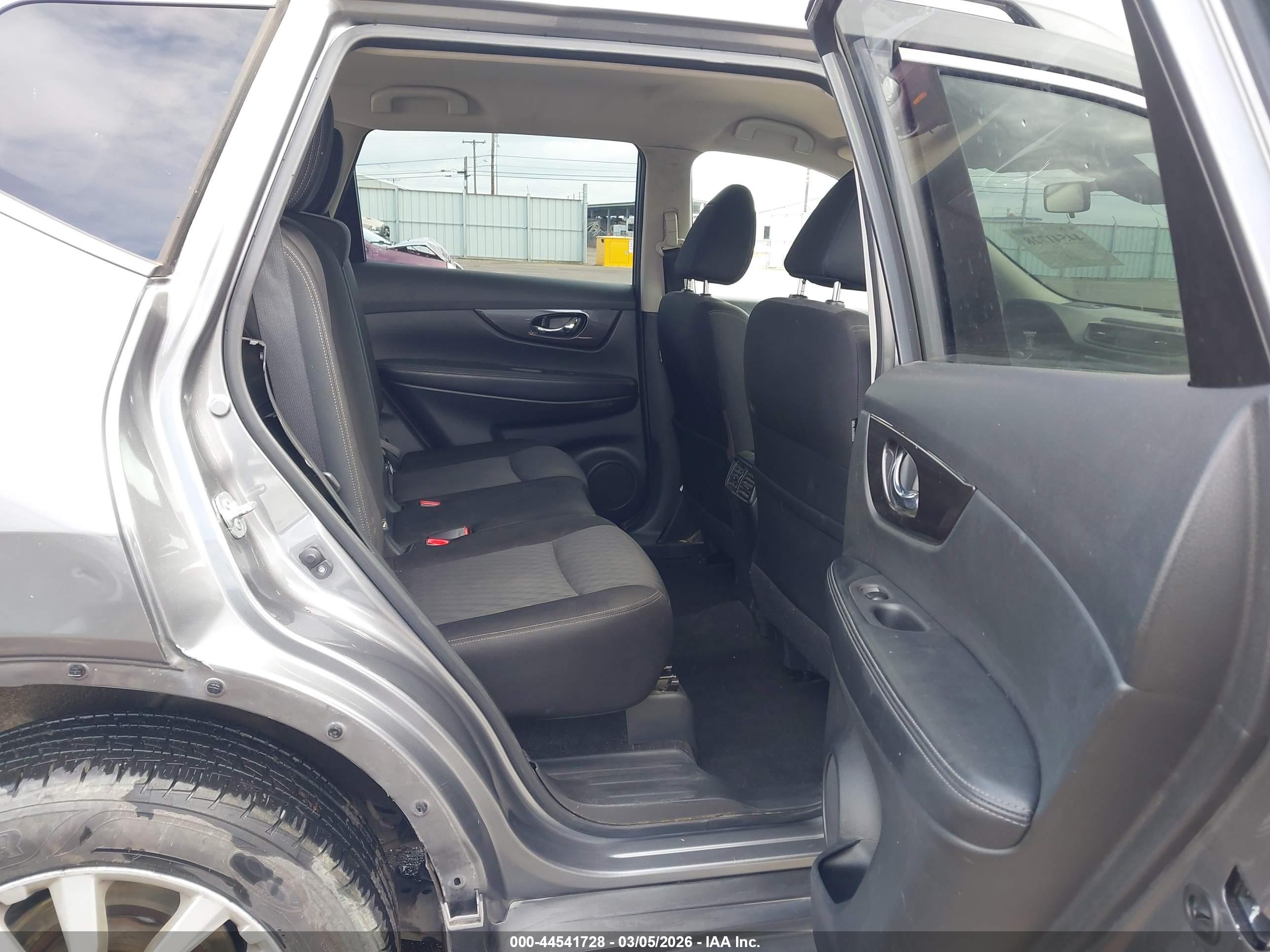 NISSAN ROGUE image 8